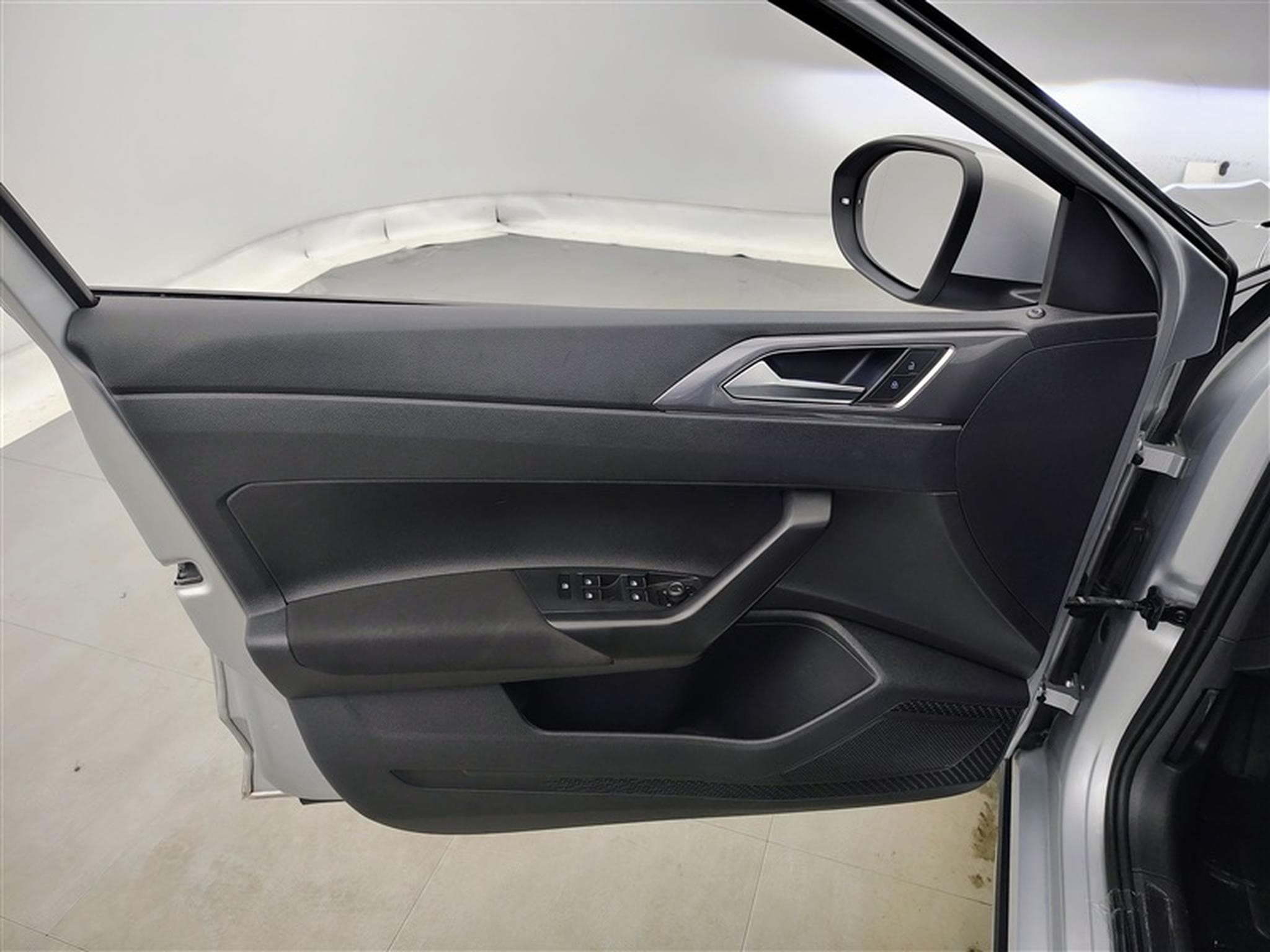 VW Taigo 1.0 TSI 110cv DSG Style CARPLAY / FULL LED / KEYLESS / JA 17 (2022) - Photo 17