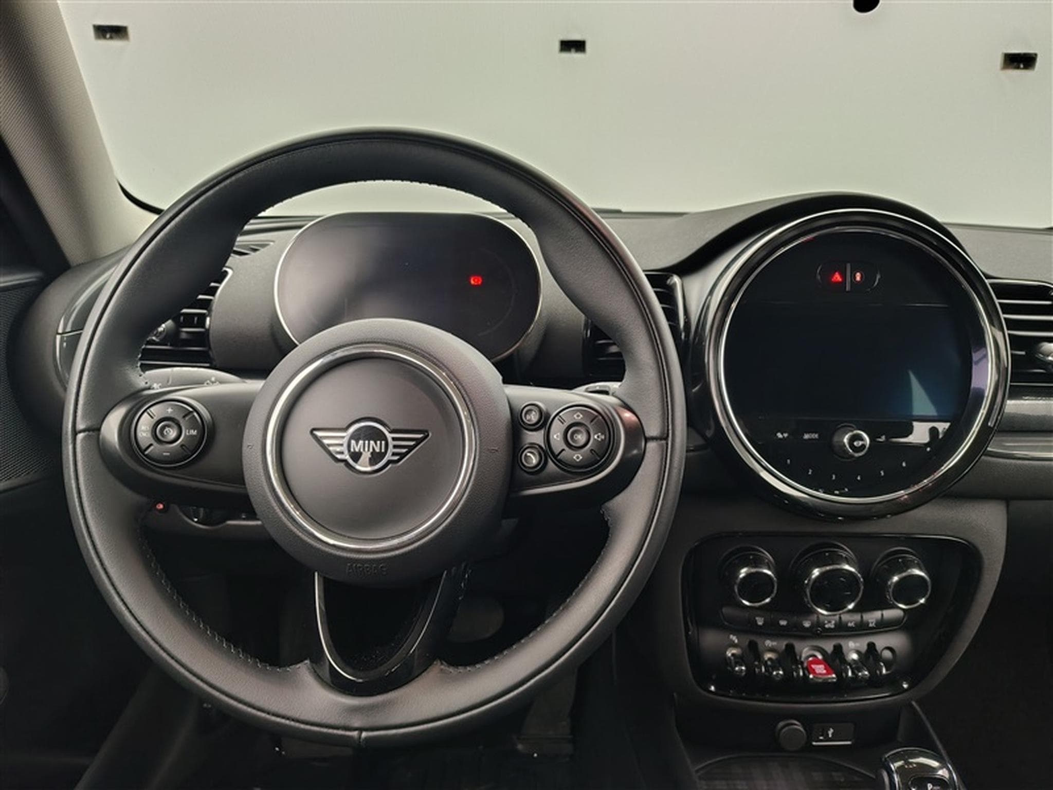 MINI One Mini Clubman 1.5 D One AUT. NAVI / PDC AV-AR / CLIM (2021) - Photo 9