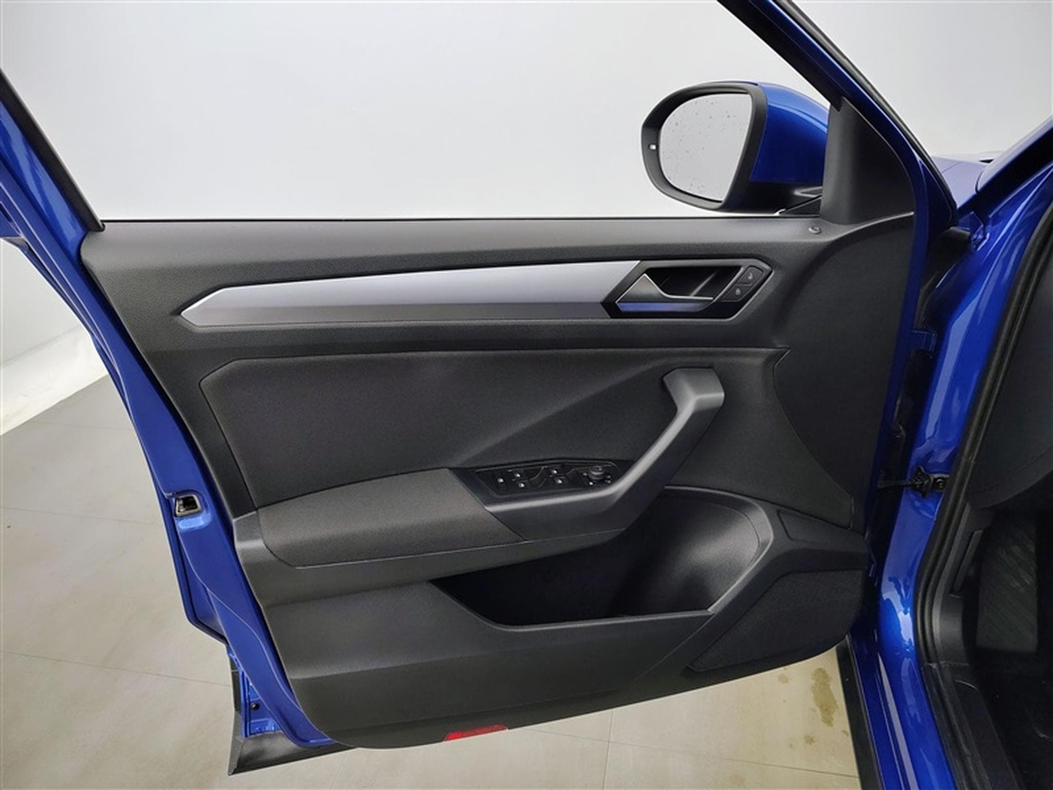 VW T-Roc 1.0 TSI Life Business (2024) - Photo 16
