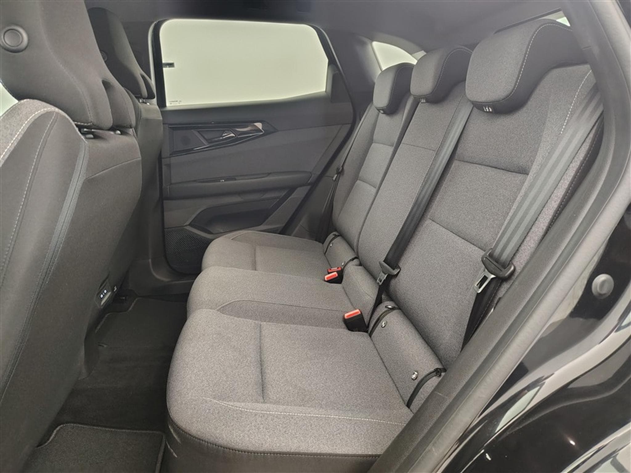 Renault Austral 1.3 T MHEV NAVI / CAMERA / CARPLAY / FULL LED (2024) - Photo 13