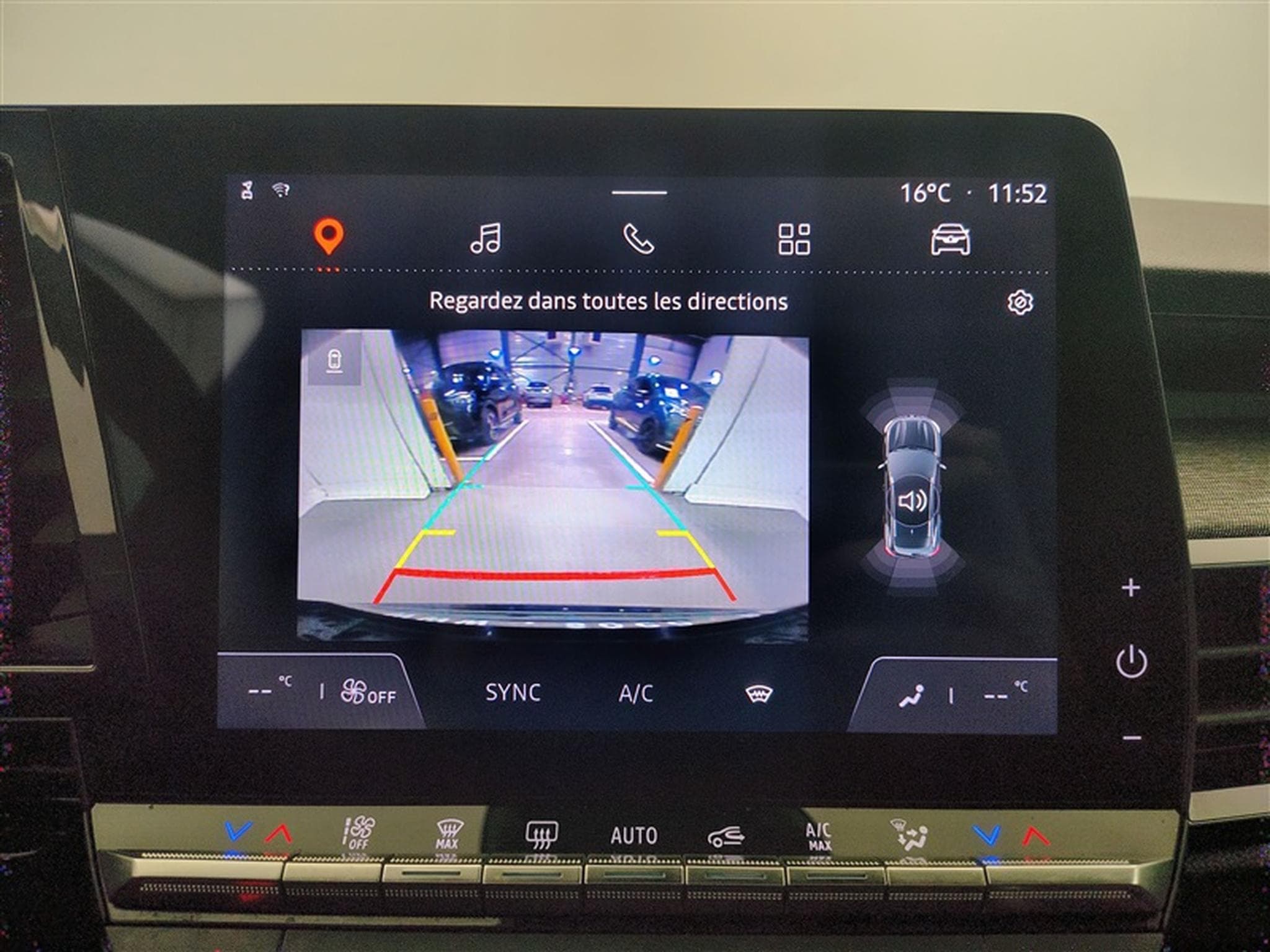 Renault Austral 1.3 T MHEV NAVI / CAMERA / CARPLAY / FULL LED (2024) - Photo 18