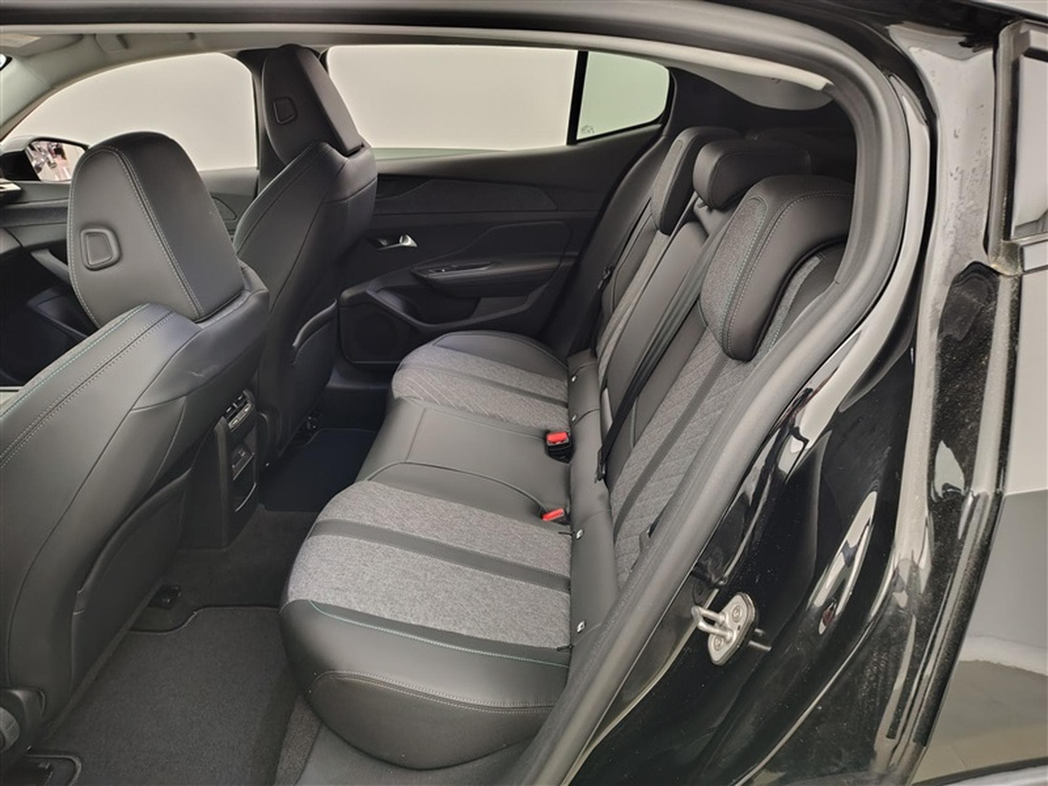 Peugeot 408 1.2 PureTech Allure Navi Cockpit / Led / PDC+Caméra (2024) - Photo 13
