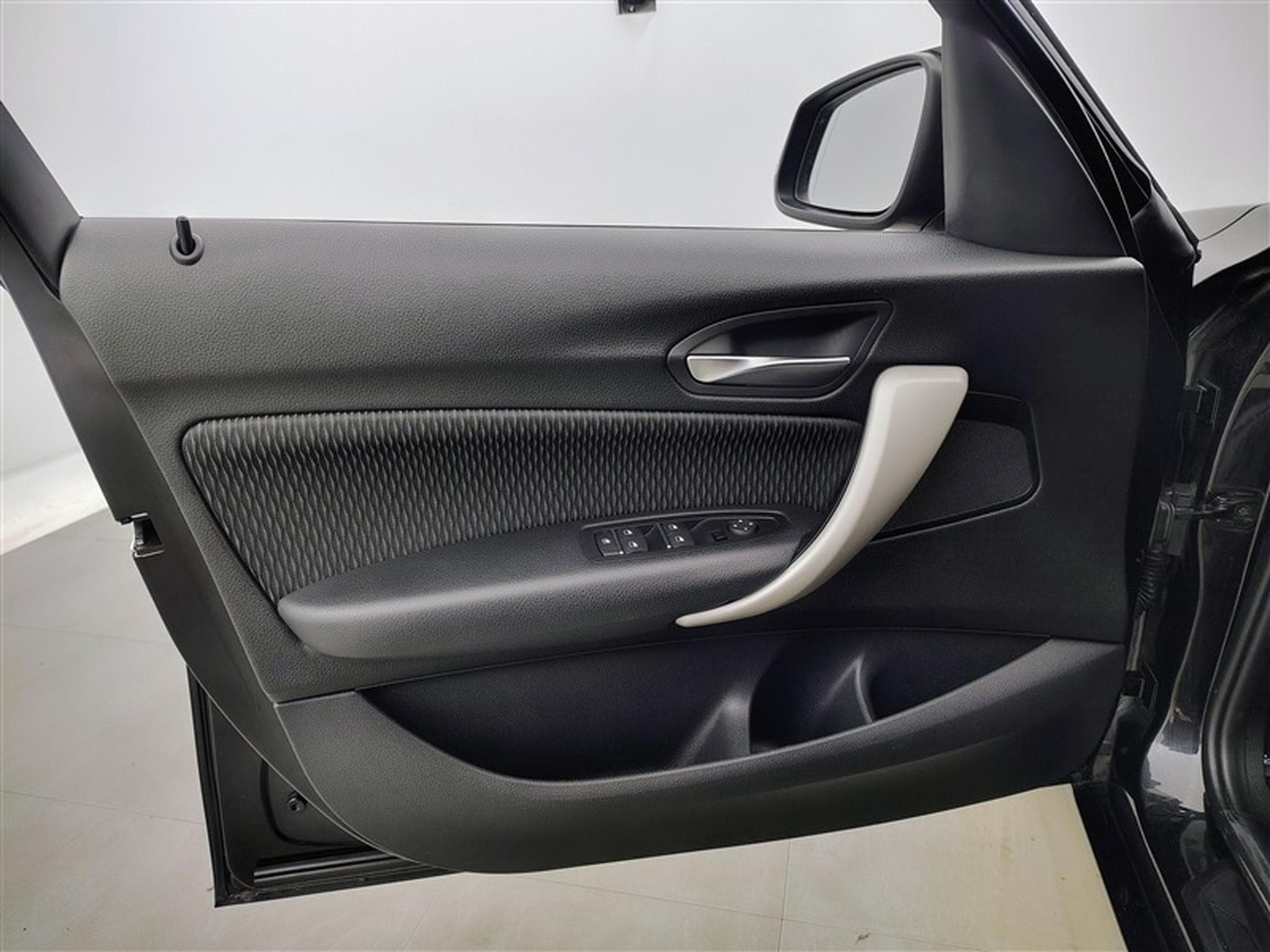 BMW 116 i JOY Edition OPF (EU6d-TEMP) (2018) - Photo 17