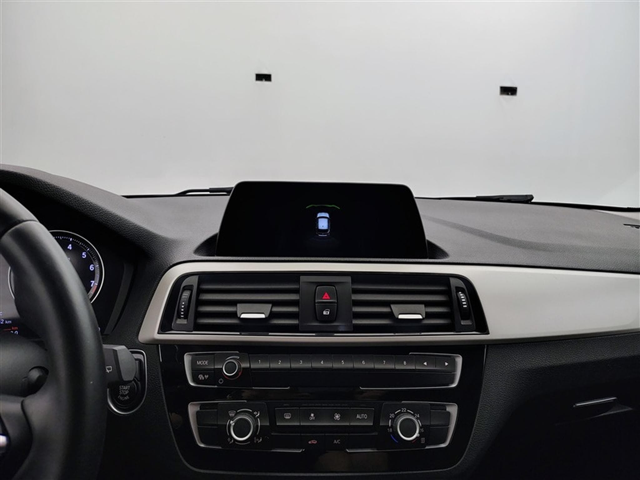 BMW 116 i JOY Edition OPF (EU6d-TEMP) (2018) - Photo 18