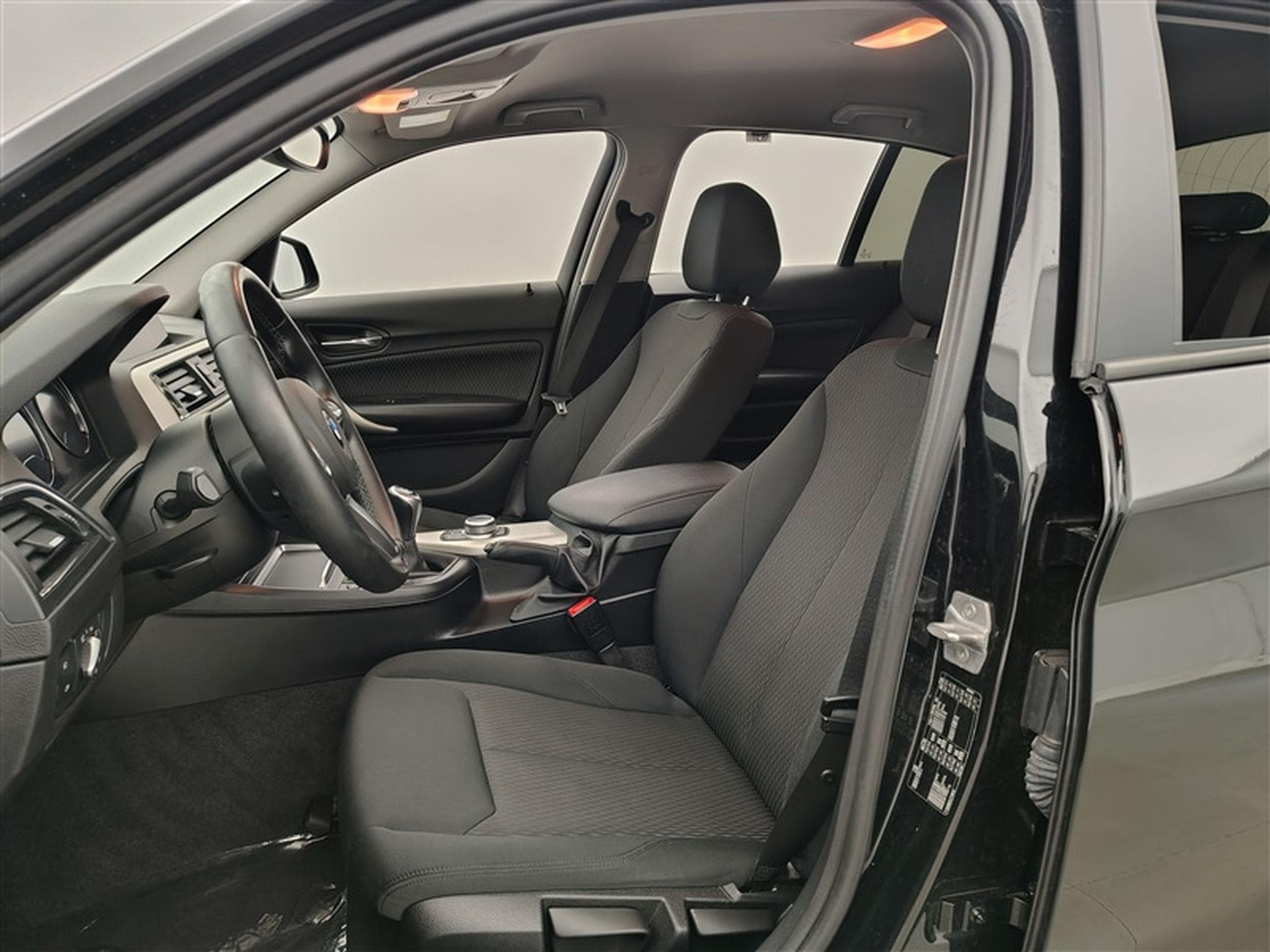 BMW 116 i JOY Edition OPF (EU6d-TEMP) (2018) - Photo 7