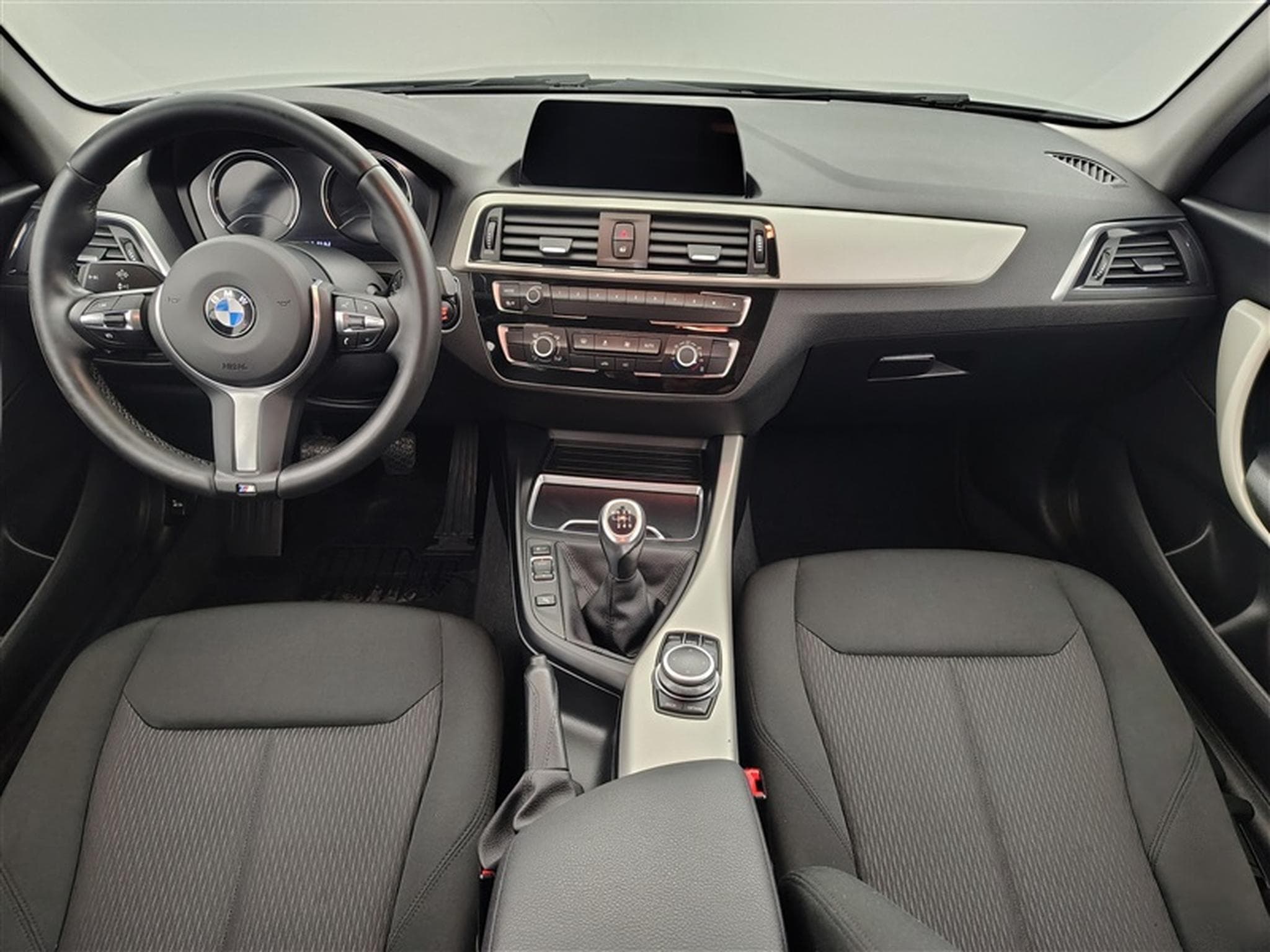 BMW 116 i JOY Edition OPF (EU6d-TEMP) (2018) - Photo 8