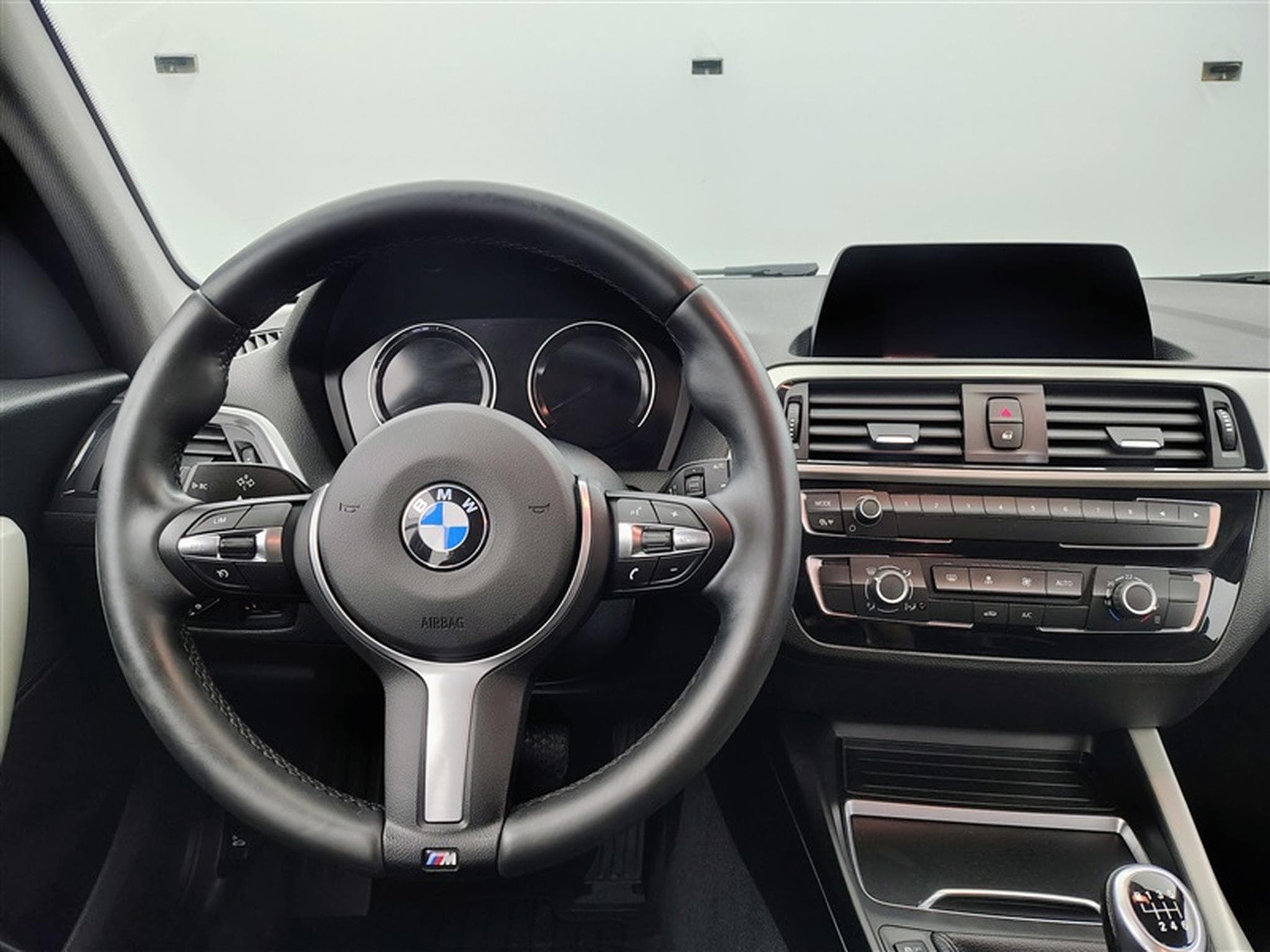 BMW 116 i JOY Edition OPF (EU6d-TEMP) (2018) - Photo 9