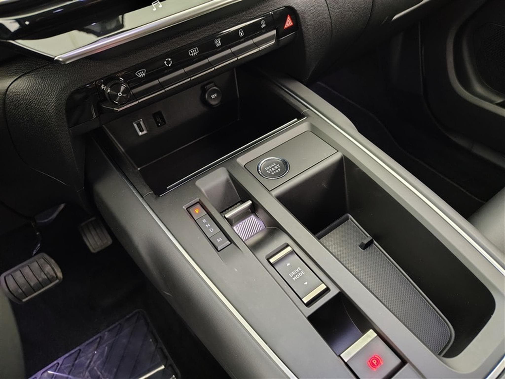 Citroen C5 Aircross 1.2 PureTech 130Cv EAT8 Feel S-CUIR / CARPLAY / CAMERA (2023) - Photo 12