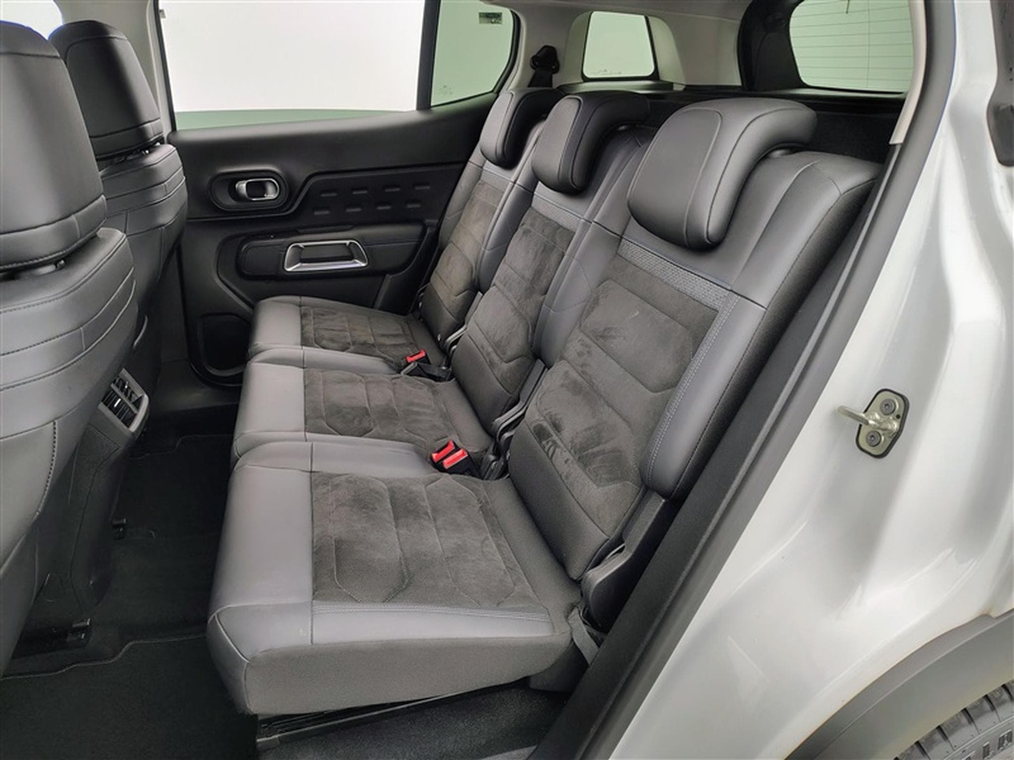 Citroen C5 Aircross 1.2 PureTech 130Cv EAT8 Feel S-CUIR / CARPLAY / CAMERA (2023) - Photo 13