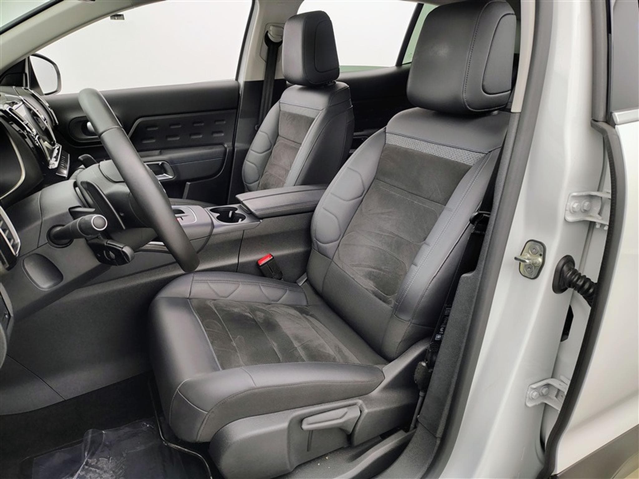Citroen C5 Aircross 1.2 PureTech 130Cv EAT8 Feel S-CUIR / CARPLAY / CAMERA (2023) - Photo 7