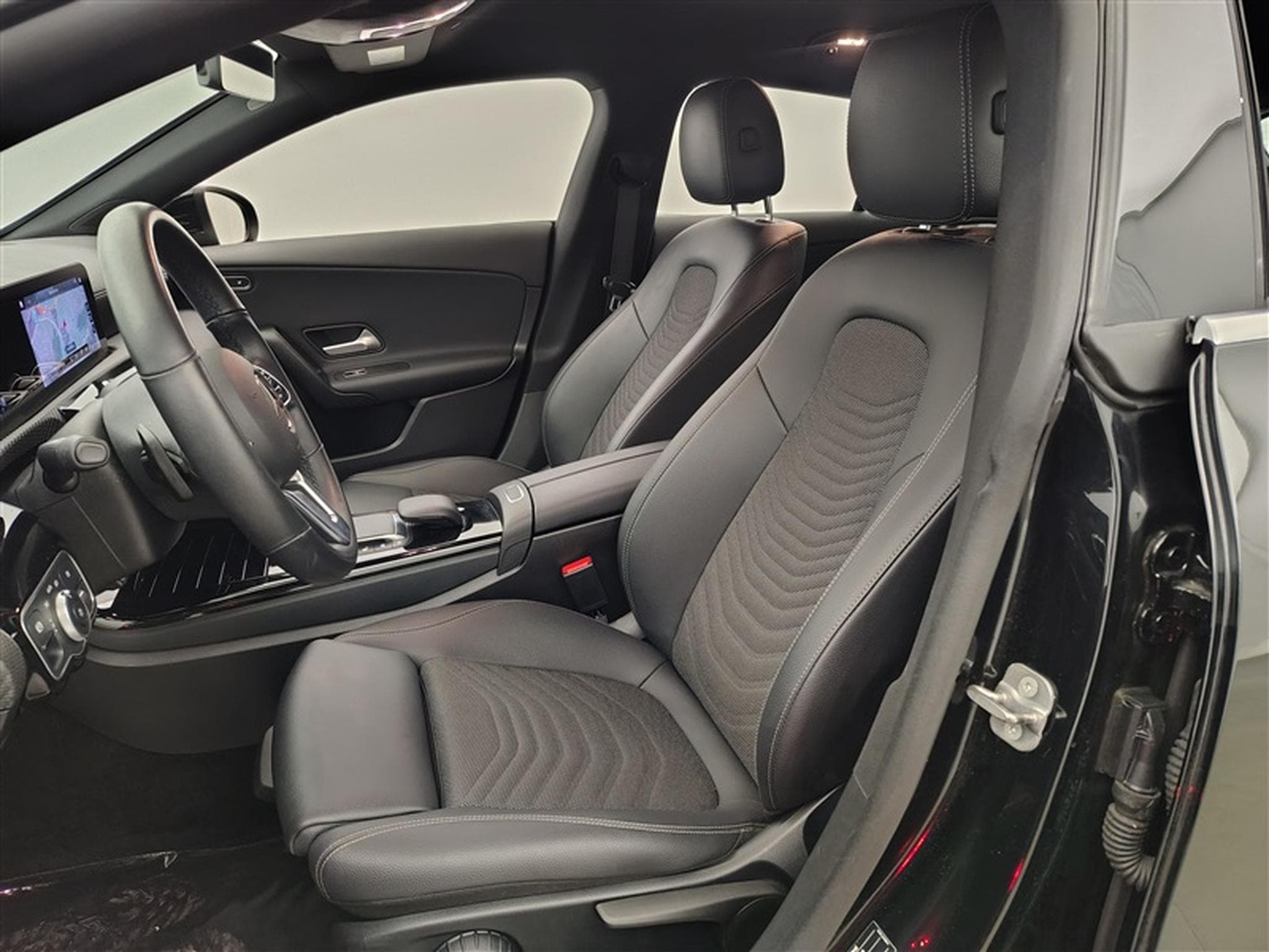 Mercedes CLA 180 Business Line  Navi / Led / PDC +Caméra (2023) - Photo 7