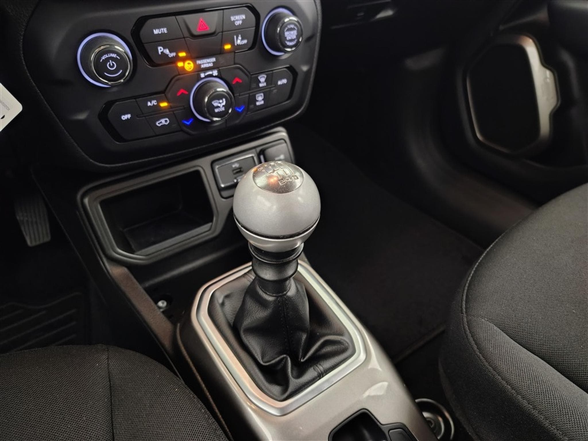 Jeep Renegade 1.0 T3 Limited CARPLAY/PDC AR (2022) - Photo 12