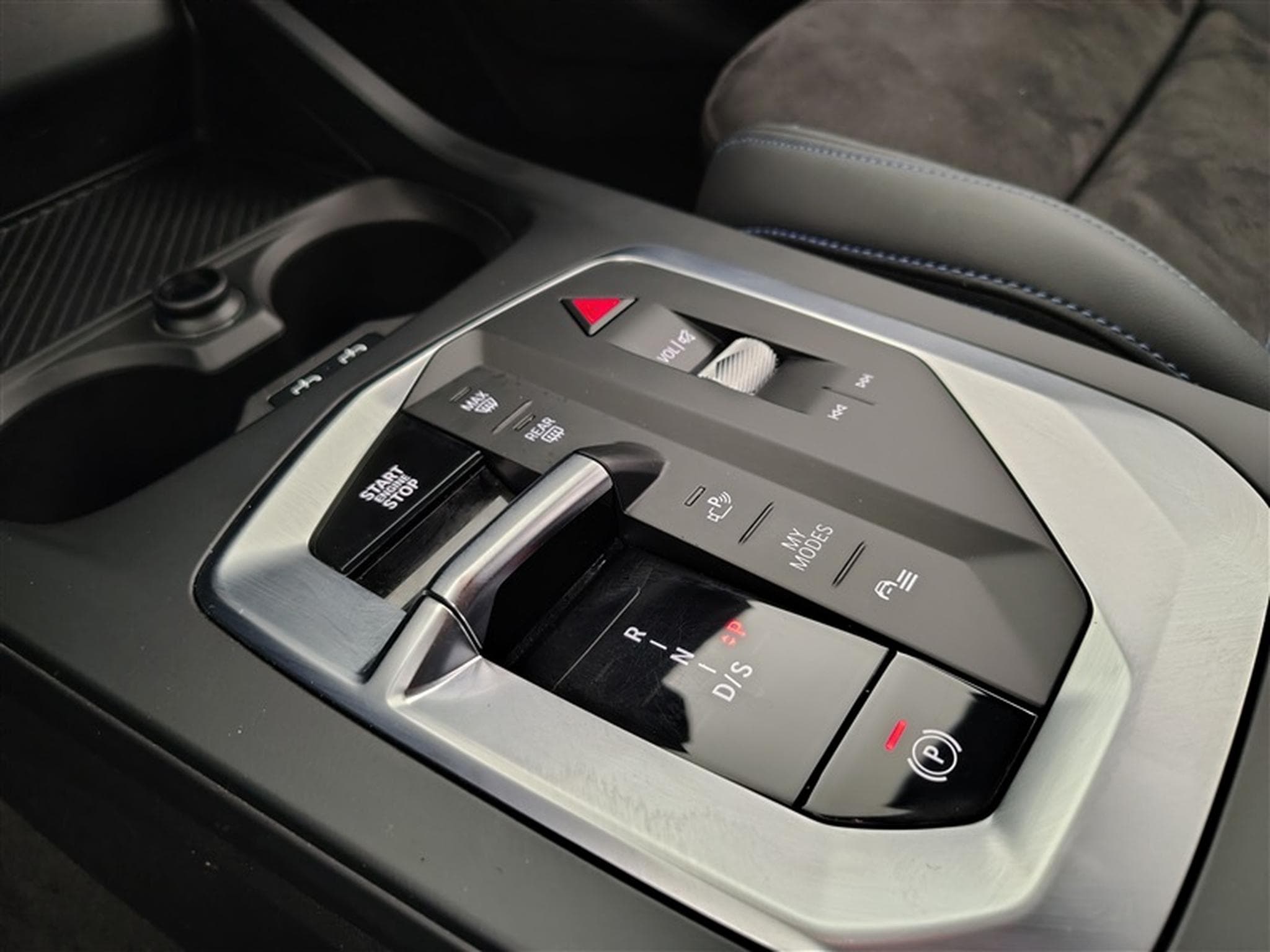 BMW 120 120i  **AUTO/PACK M/FULL LED/ALCANTARA/NAVI/CAMERA** (2025) - Photo 12