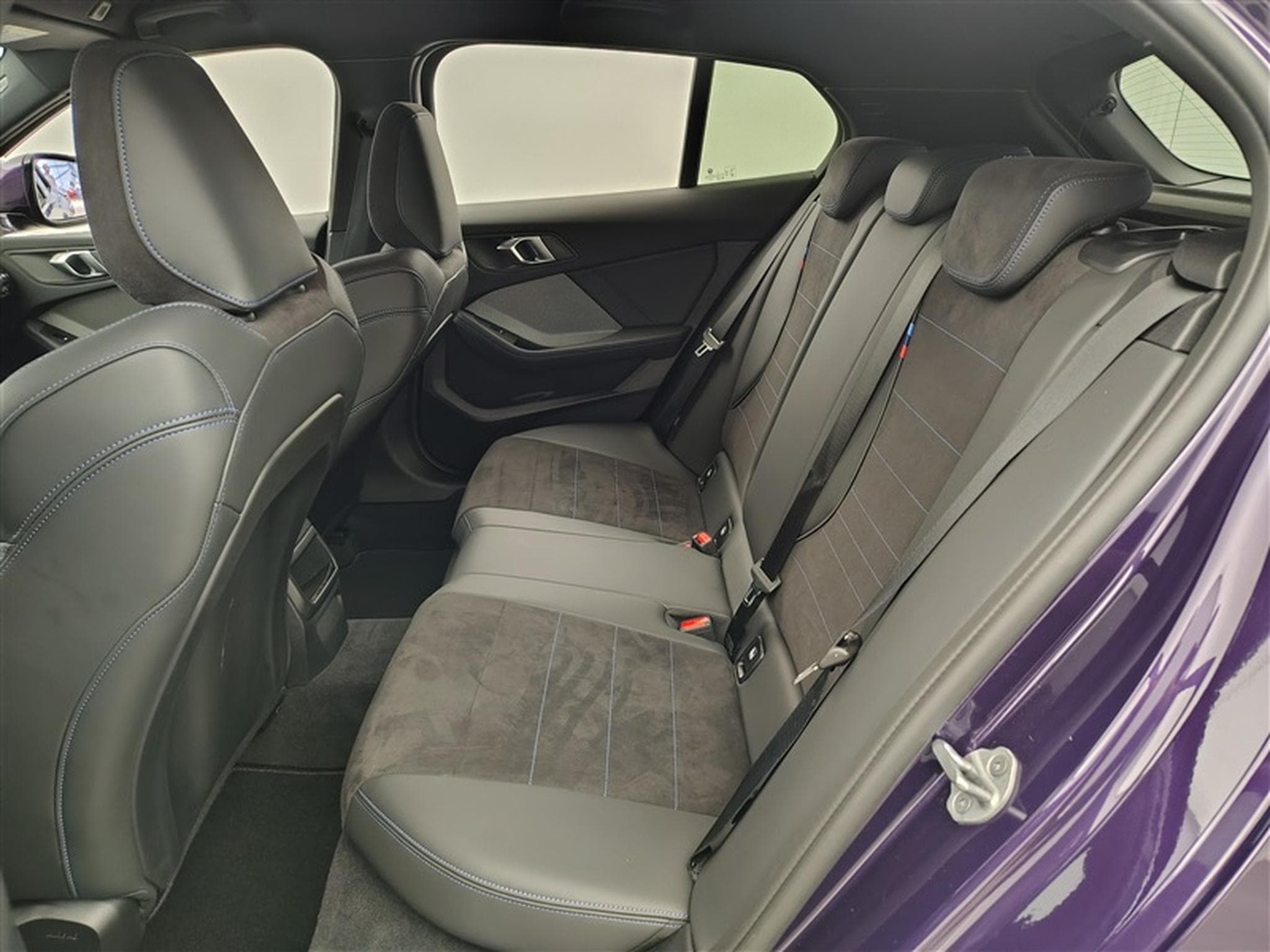 BMW 120 120i  **AUTO/PACK M/FULL LED/ALCANTARA/NAVI/CAMERA** (2025) - Photo 13