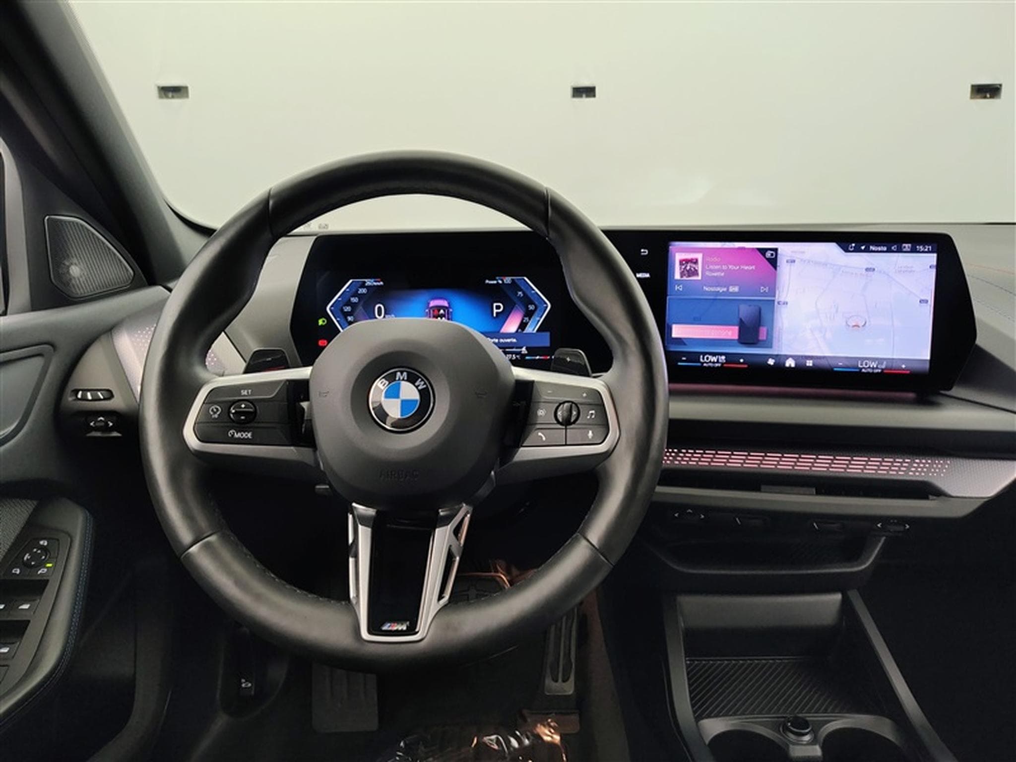 BMW 120 120i  **AUTO/PACK M/FULL LED/ALCANTARA/NAVI/CAMERA** (2025) - Photo 9
