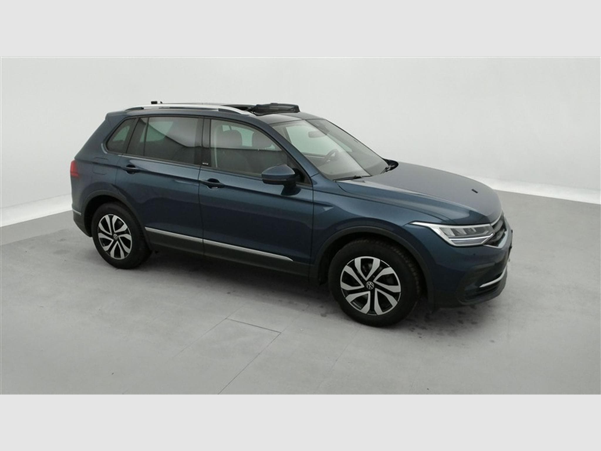 VW Tiguan 1.5 TSI Active DSG/NAVI/FULL LED/TO PANO/JA17/PDC AV AR (2022) - Photo 23