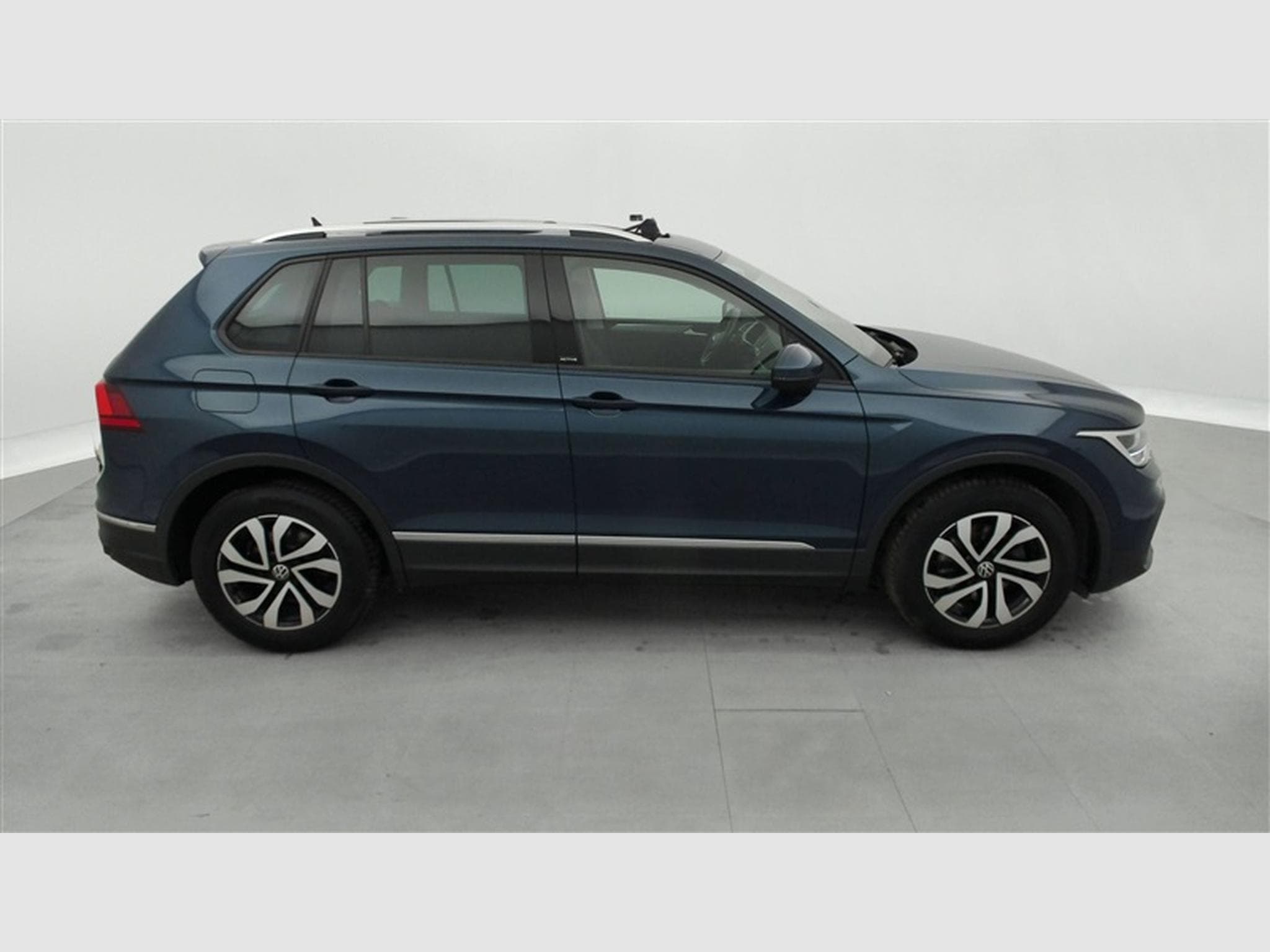 VW Tiguan 1.5 TSI Active DSG/NAVI/FULL LED/TO PANO/JA17/PDC AV AR (2022) - Photo 24