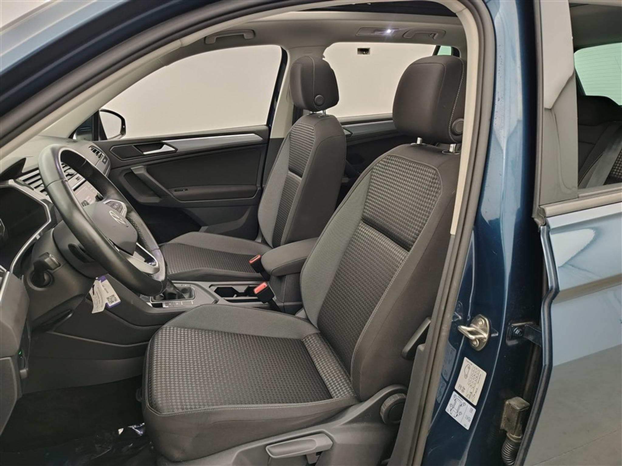 VW Tiguan 1.5 TSI Active DSG/NAVI/FULL LED/TO PANO/JA17/PDC AV AR (2022) - Photo 7