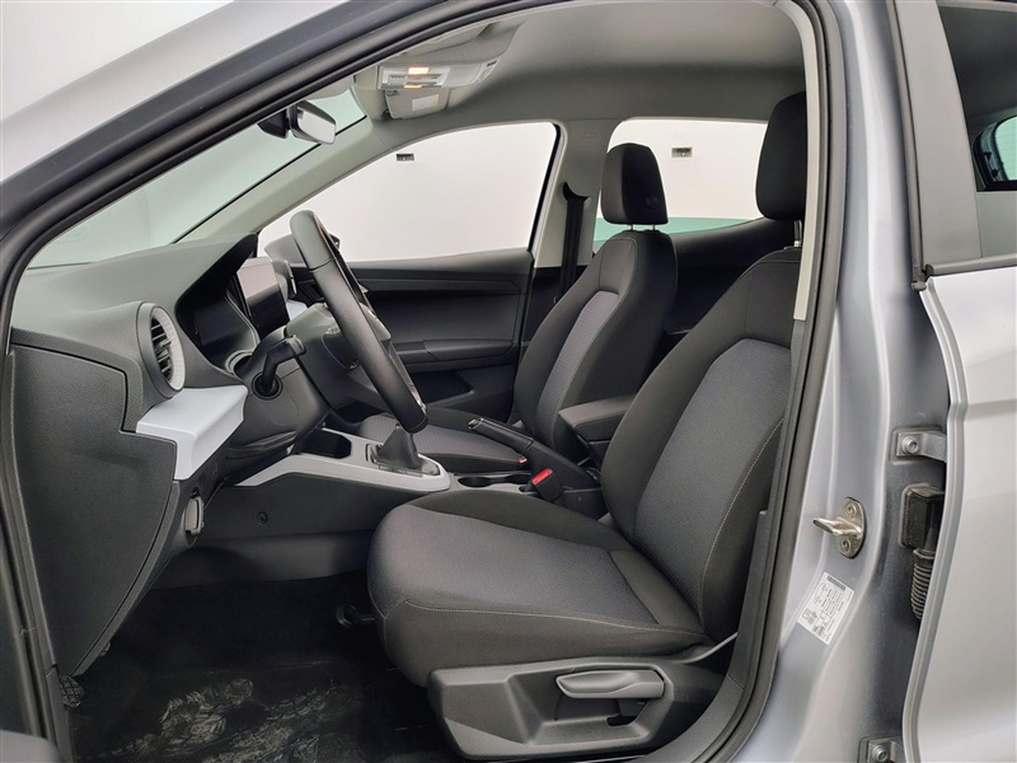 Seat Arona 1.0 TSI Move! Navi / Led / PDC (2023) - Photo 7