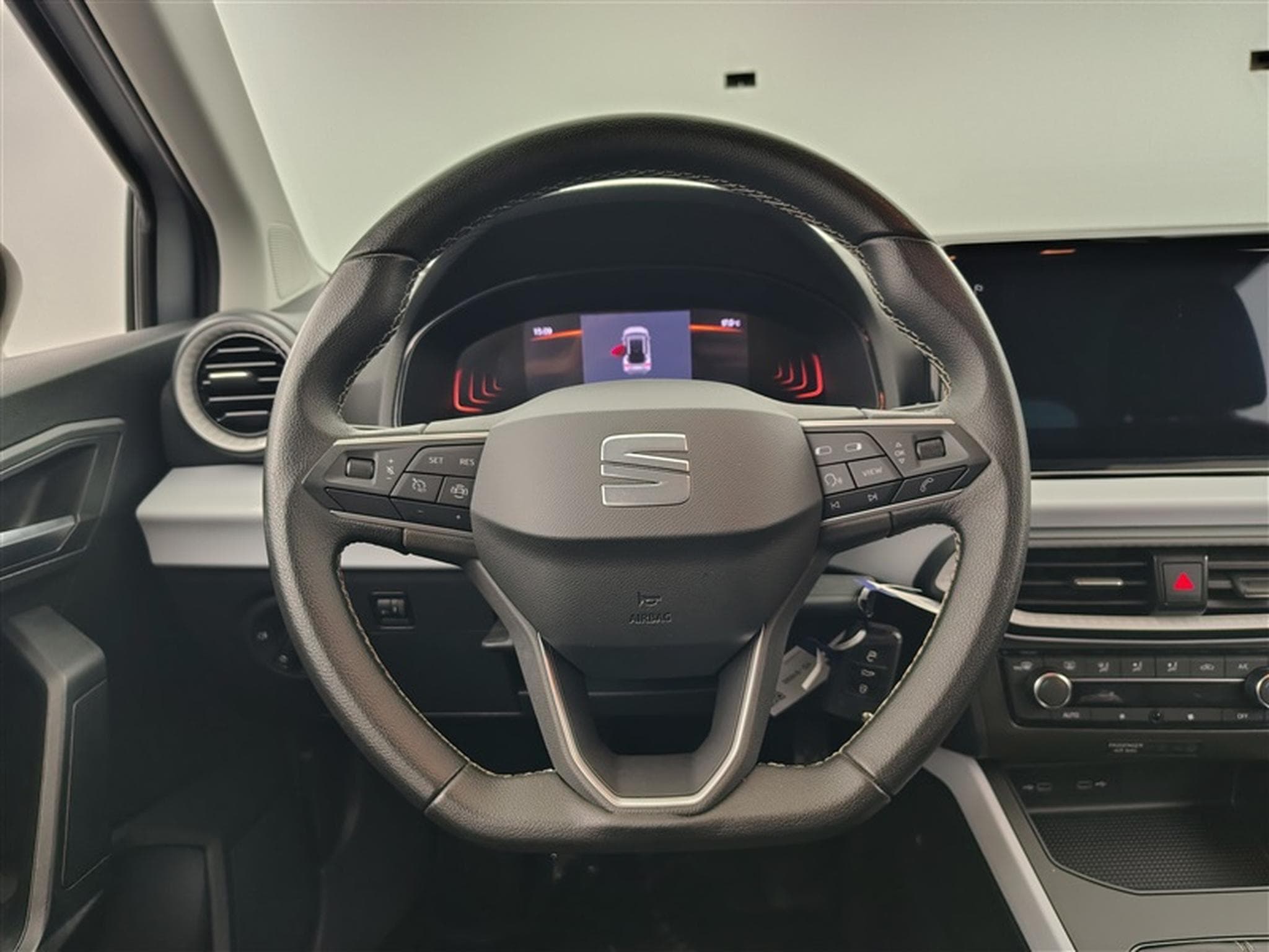 Seat Arona 1.0 TSI Move! Navi / Led / PDC (2023) - Photo 9