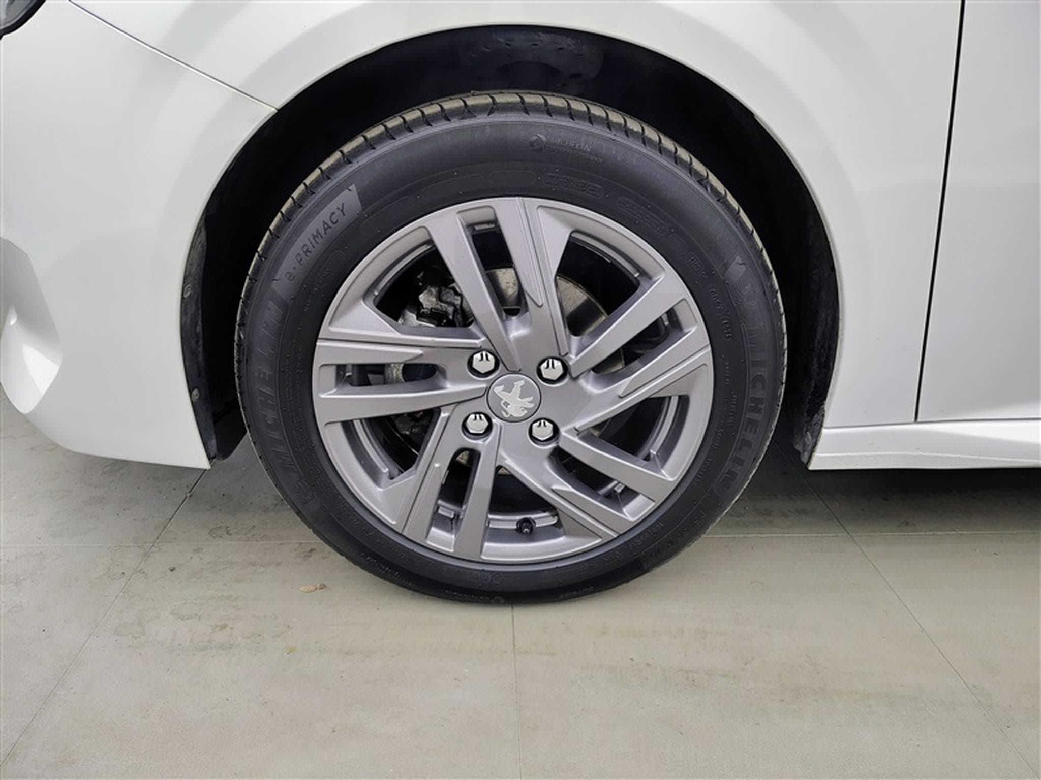 Peugeot 208 1.2i PureTech Active Pack NAVI / FULL LED / PDC AR / JA 16" (2022) - Photo 6