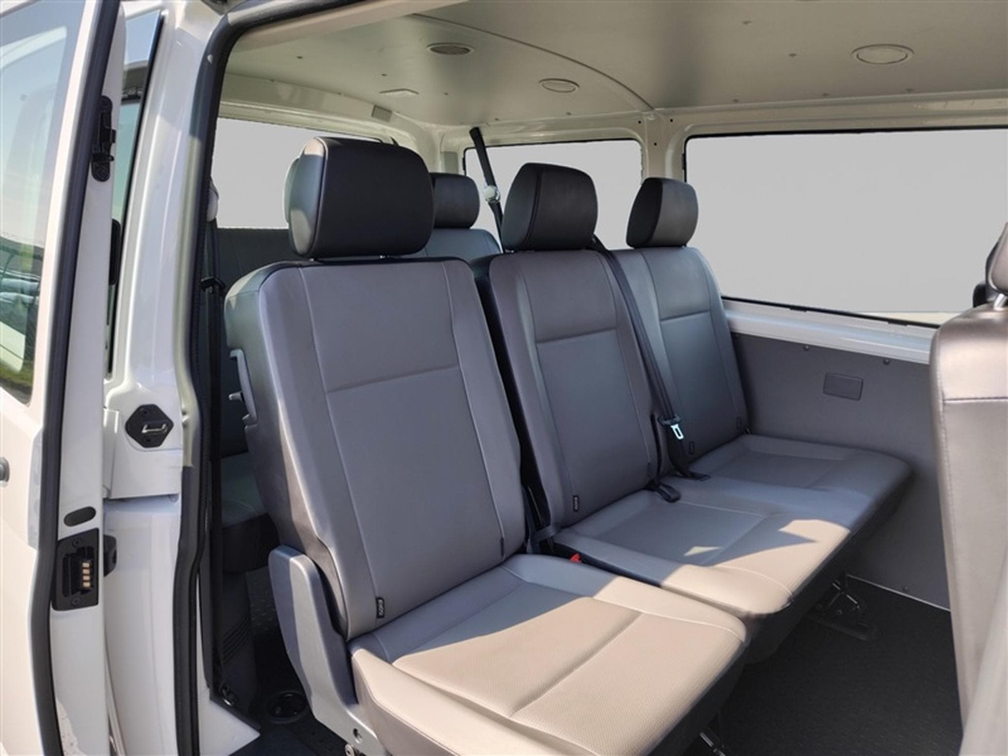 VW T6.1 2.0 TDI Combi 9pl. CLIM / BLUETOOTH / PDC AR (2022) - Photo 13