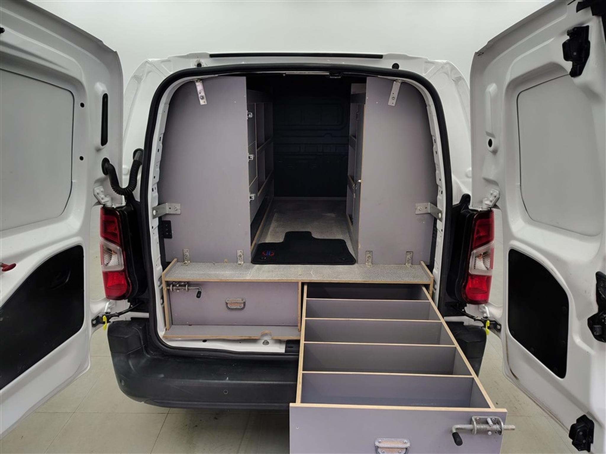 Citroen Berlingo 1.2 PureTech 130cv EAT8 Worker 3pl. NAVI / PDC AV+AR (2020) - Photo 14