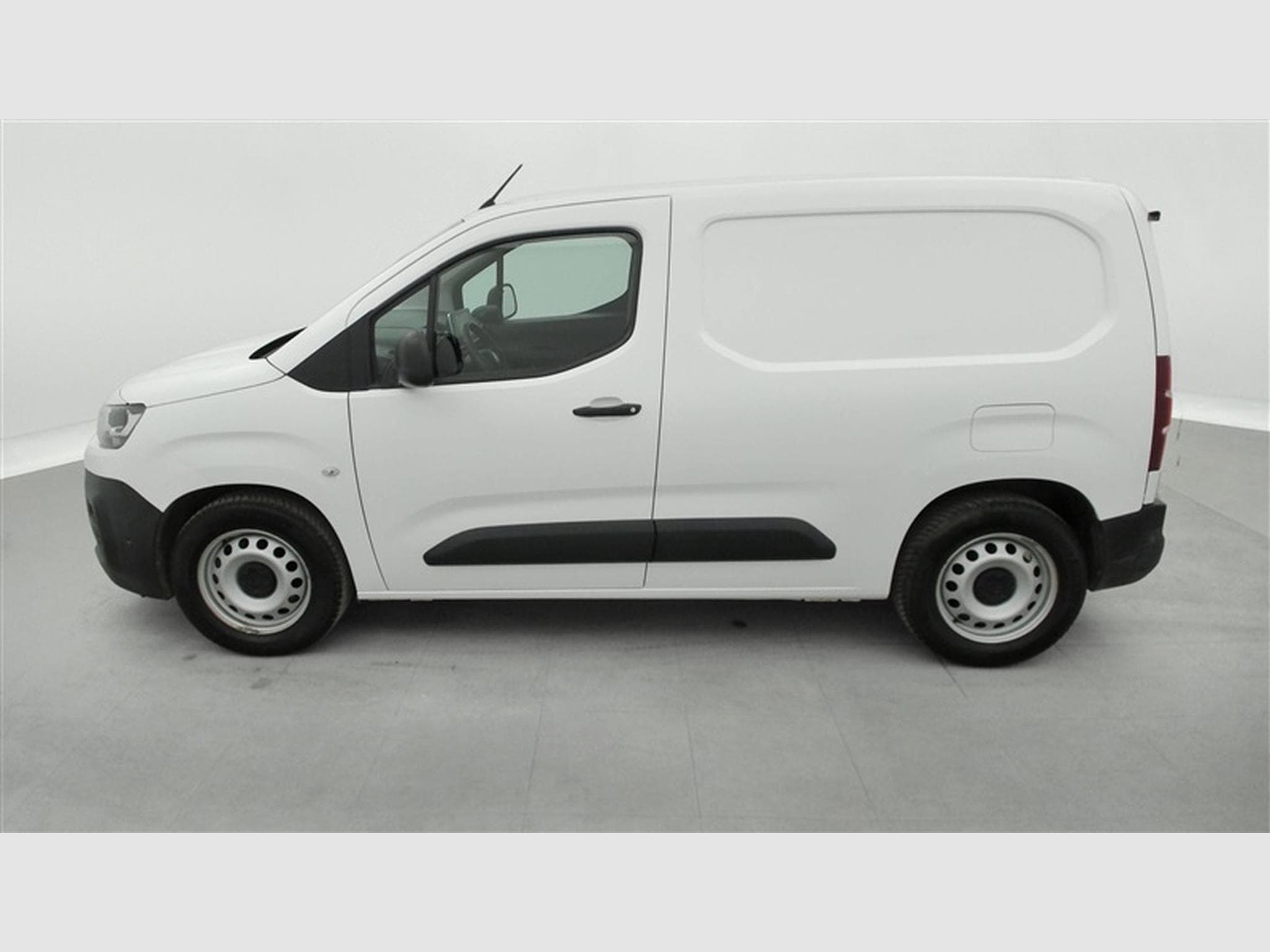 Citroen Berlingo 1.2 PureTech 130cv EAT8 Worker 3pl. NAVI / PDC AV+AR (2020) - Photo 3