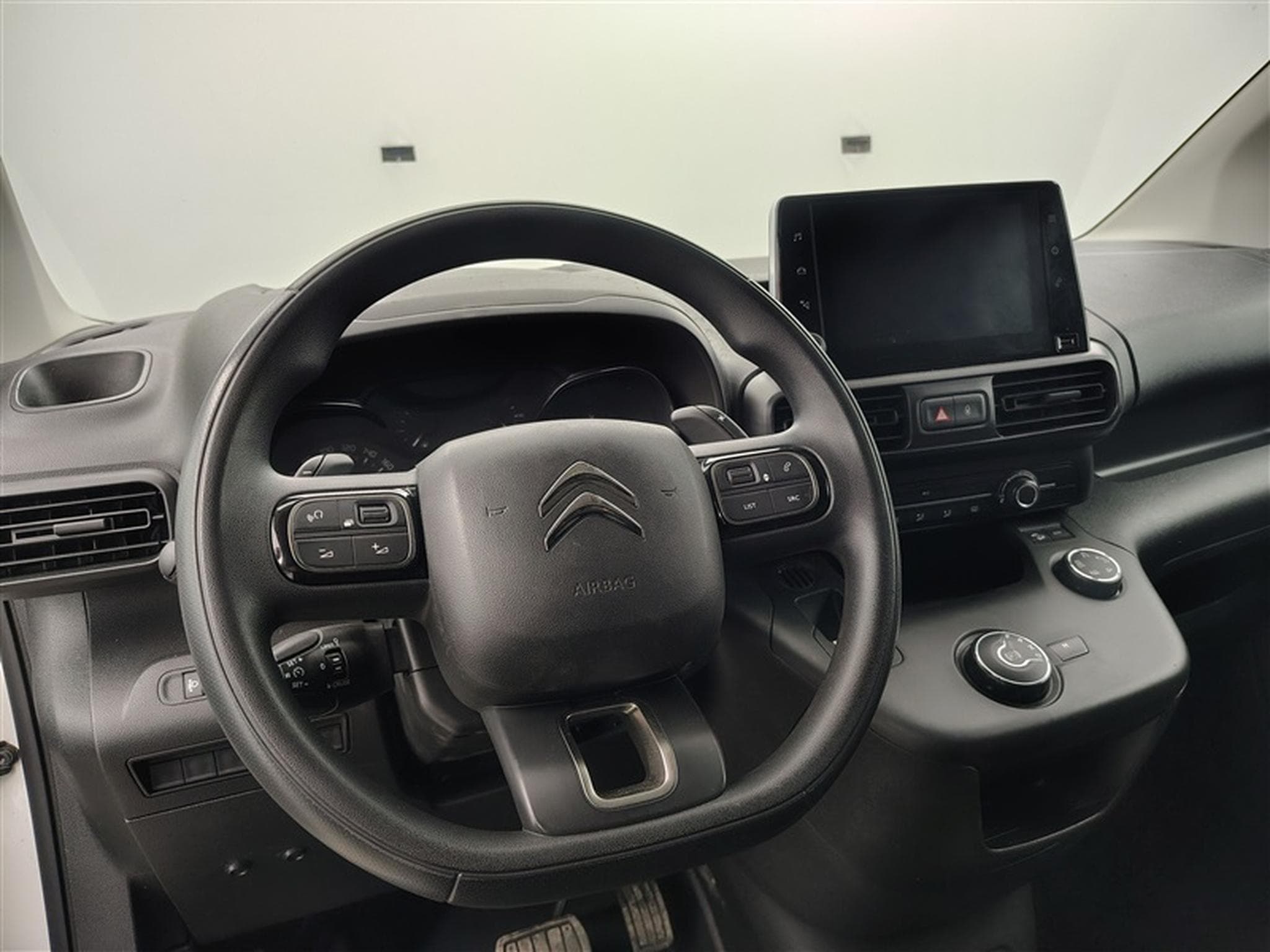 Citroen Berlingo 1.2 PureTech 130cv EAT8 Worker 3pl. NAVI / PDC AV+AR (2020) - Photo 9