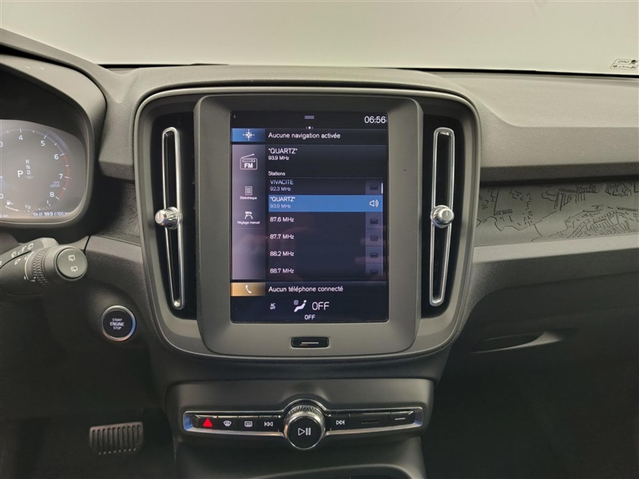 Volvo XC40 1.5 T2 Essential AUTO/FULL LED/CARPLAY/JA17/PDC (2023) - Photo 11
