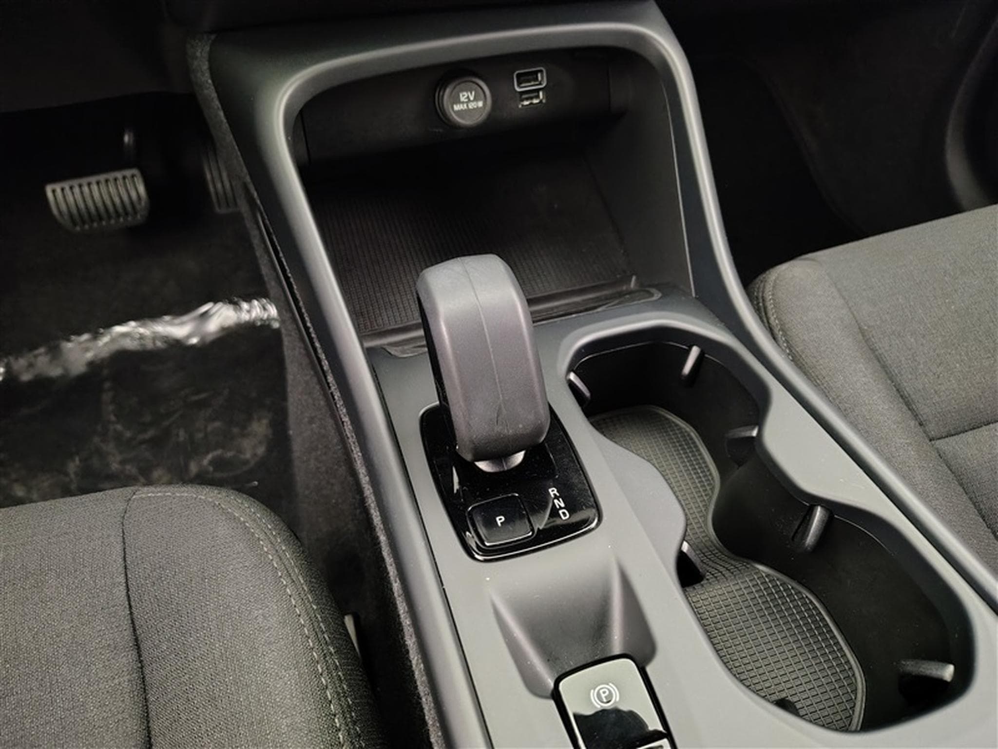 Volvo XC40 1.5 T2 Essential AUTO/FULL LED/CARPLAY/JA17/PDC (2023) - Photo 12