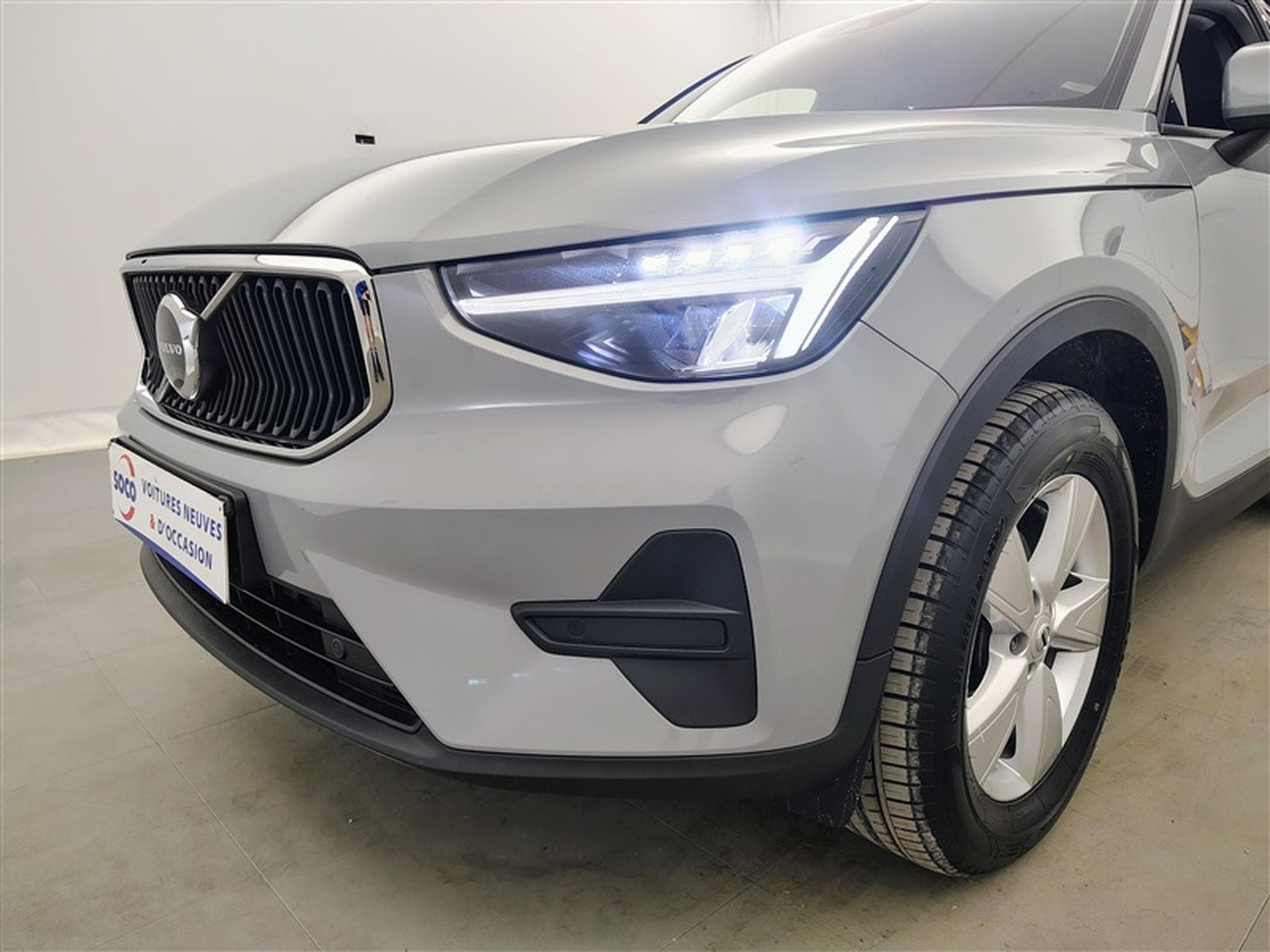 Volvo XC40 1.5 T2 Essential AUTO/FULL LED/CARPLAY/JA17/PDC (2023) - Photo 15