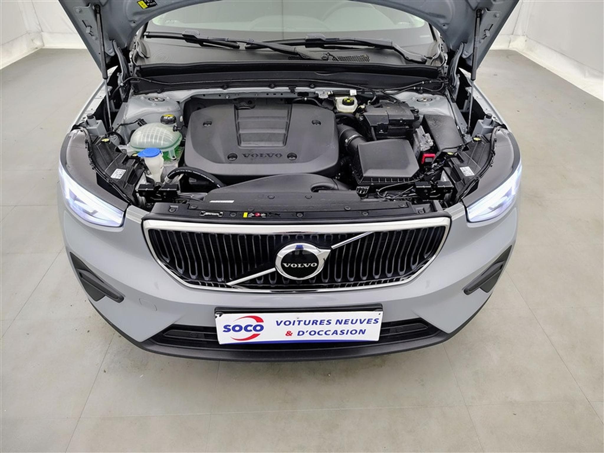 Volvo XC40 1.5 T2 Essential AUTO/FULL LED/CARPLAY/JA17/PDC (2023) - Photo 19