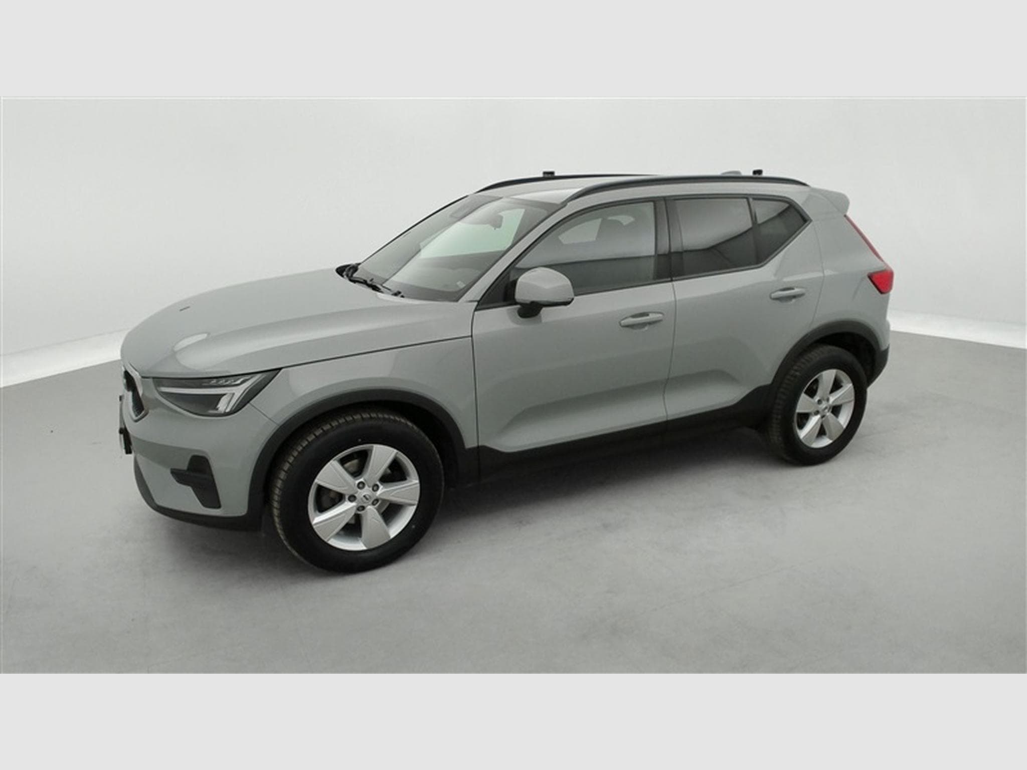 Volvo XC40 1.5 T2 Essential AUTO/FULL LED/CARPLAY/JA17/PDC (2023) - Photo 20