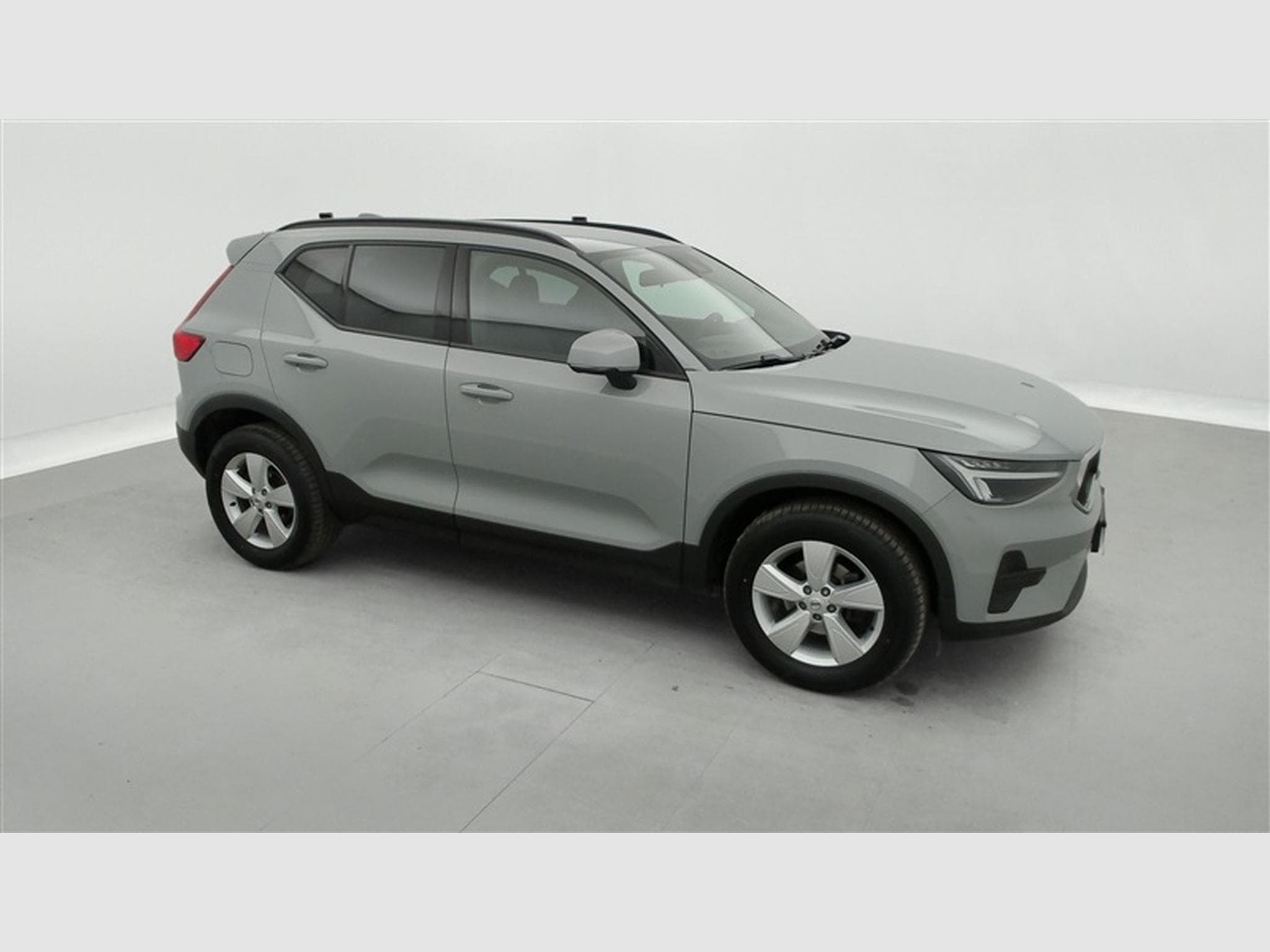 Volvo XC40 1.5 T2 Essential AUTO/FULL LED/CARPLAY/JA17/PDC (2023) - Photo 22