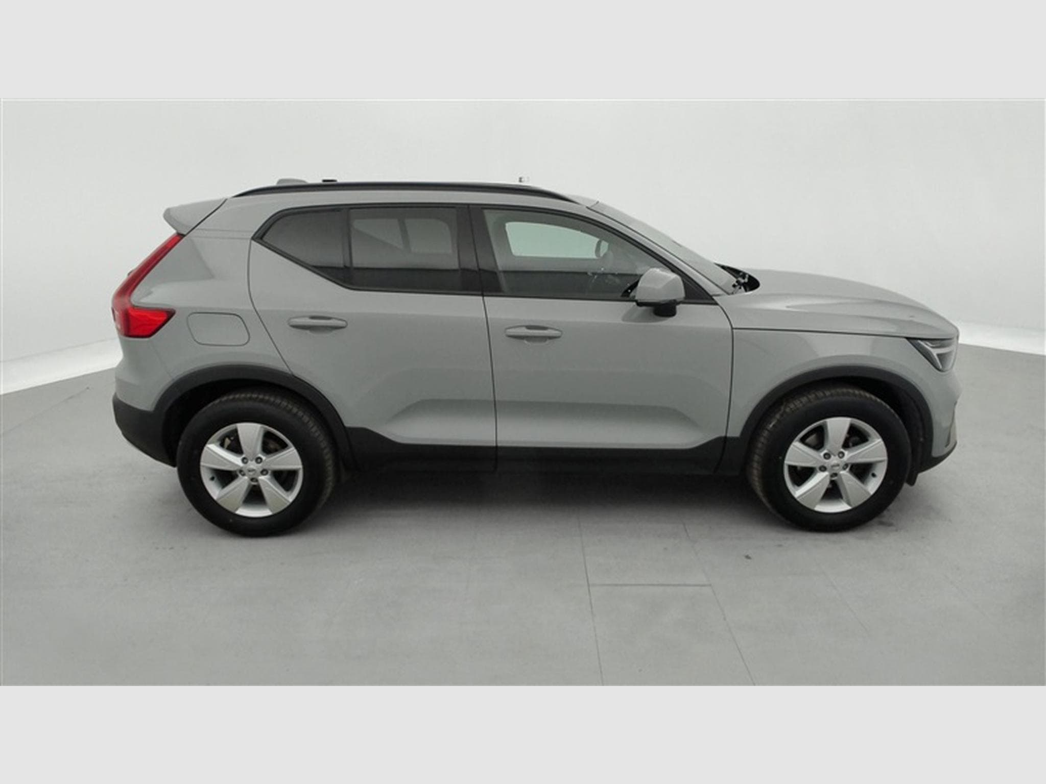 Volvo XC40 1.5 T2 Essential AUTO/FULL LED/CARPLAY/JA17/PDC (2023) - Photo 23