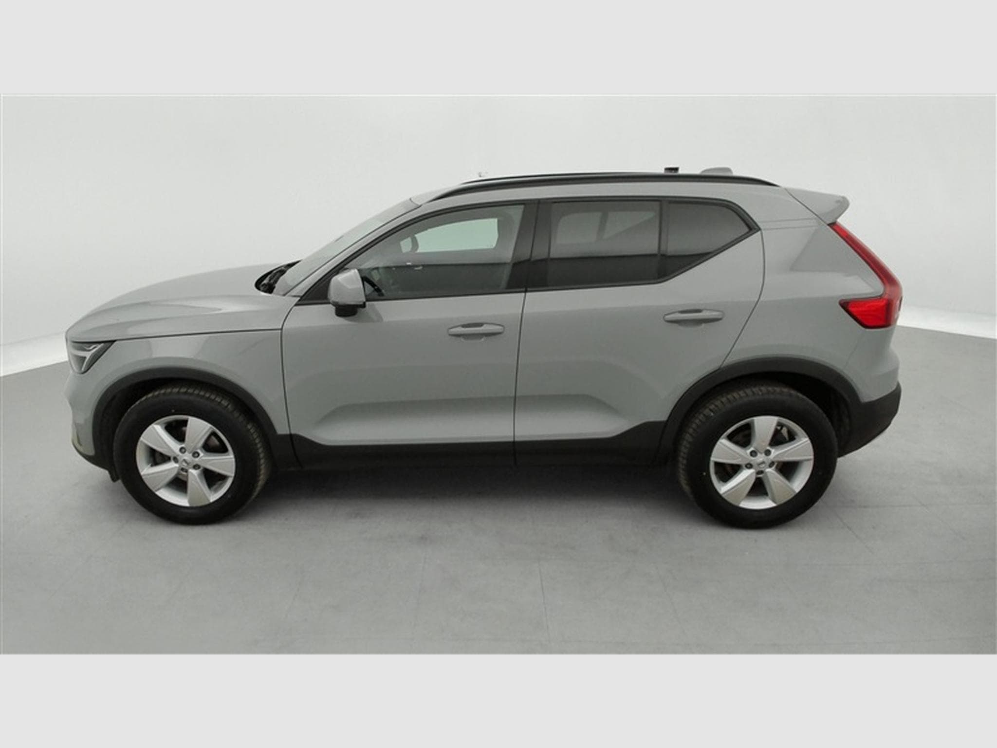 Volvo XC40 1.5 T2 Essential AUTO/FULL LED/CARPLAY/JA17/PDC (2023) - Photo 3