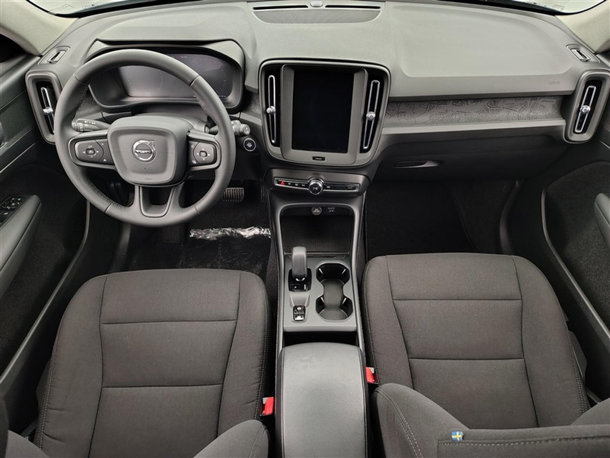 Volvo XC40 1.5 T2 Essential AUTO/FULL LED/CARPLAY/JA17/PDC (2023) - Photo 8