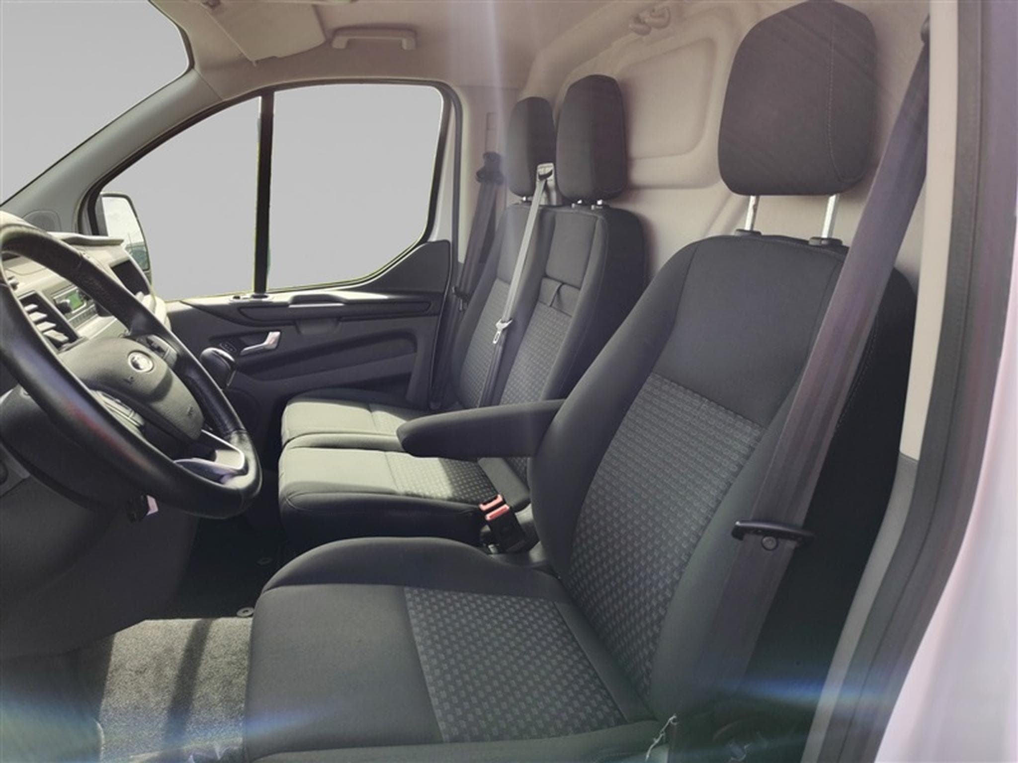 Ford Transit 2.0 TDCi L1H1 3PL CLIM / PDC AV-AR (2022) - Photo 7