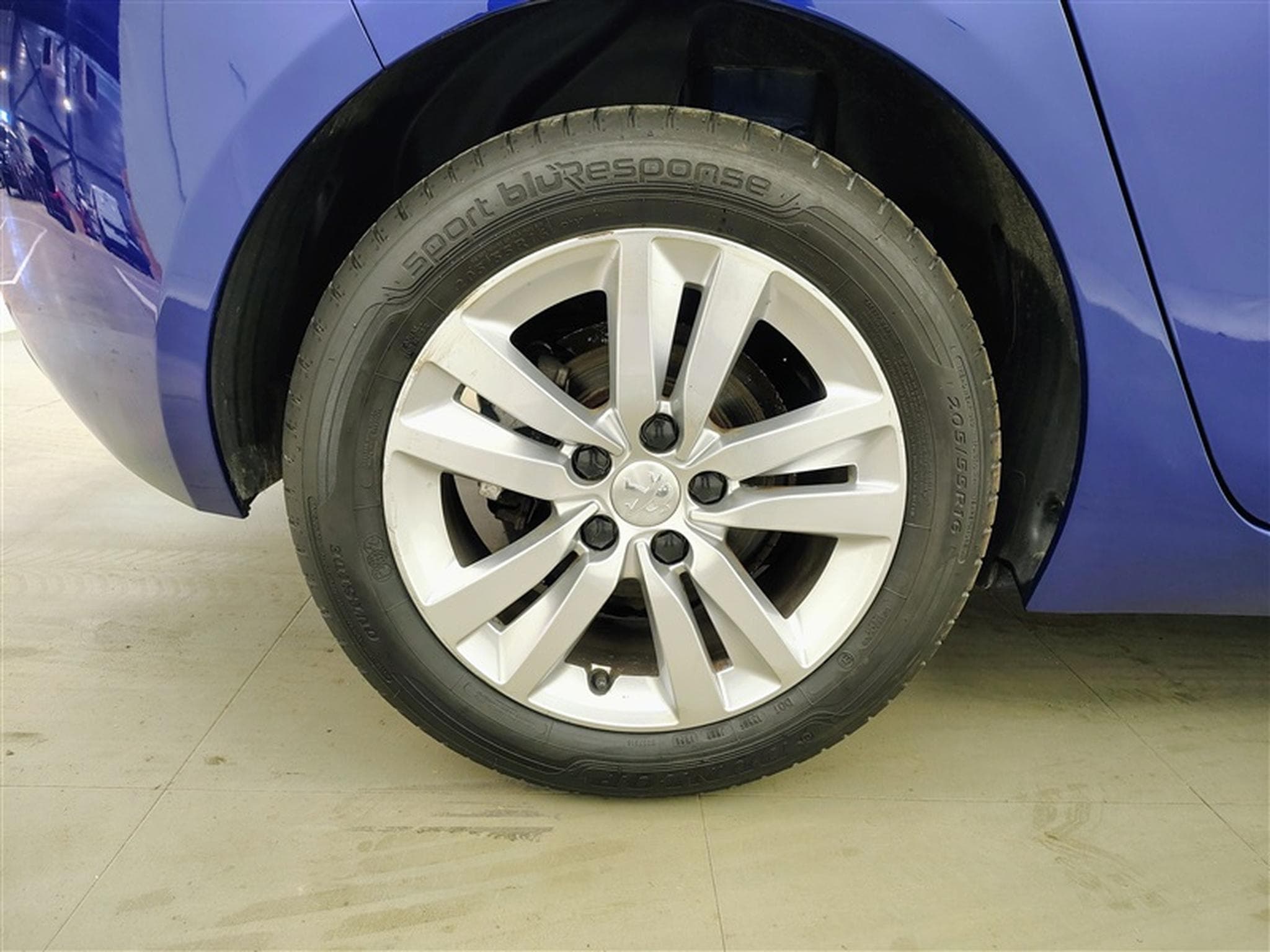 Peugeot 308 1.2 PureTech 110cv Active NAVI / PDC AR / JA 16" (2019) - Photo 6