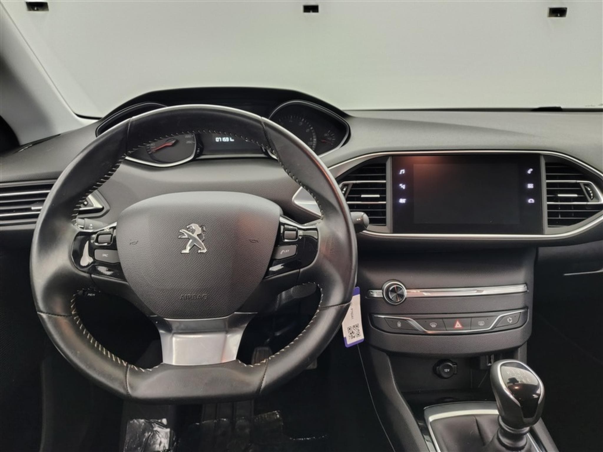 Peugeot 308 1.2 PureTech 110cv Active NAVI / PDC AR / JA 16" (2019) - Photo 9