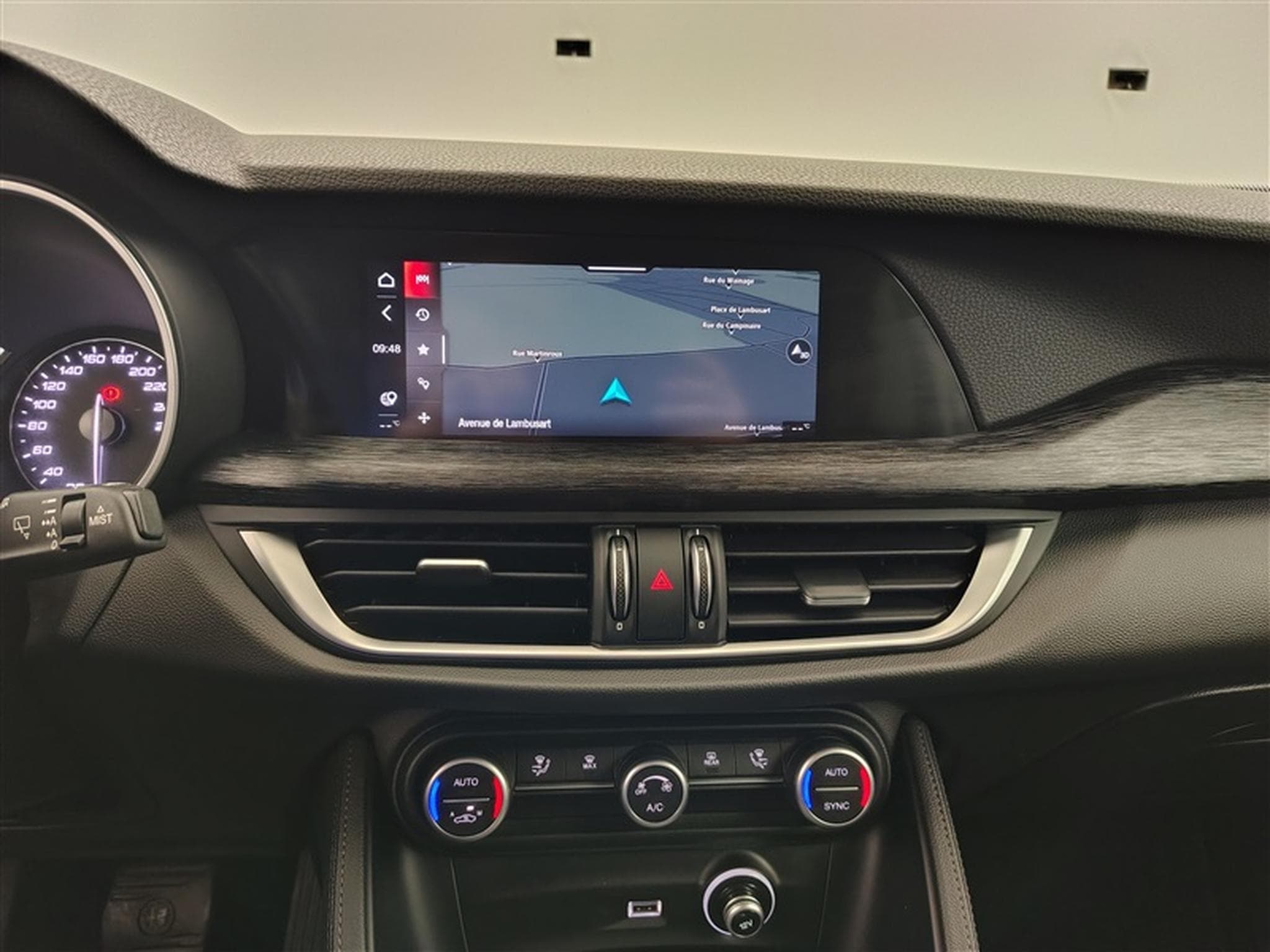 Alfa-Romeo Stelvio 2.2 MJD Sprint NAVI/FULL LED/JA/PDC (2020) - Photo 11