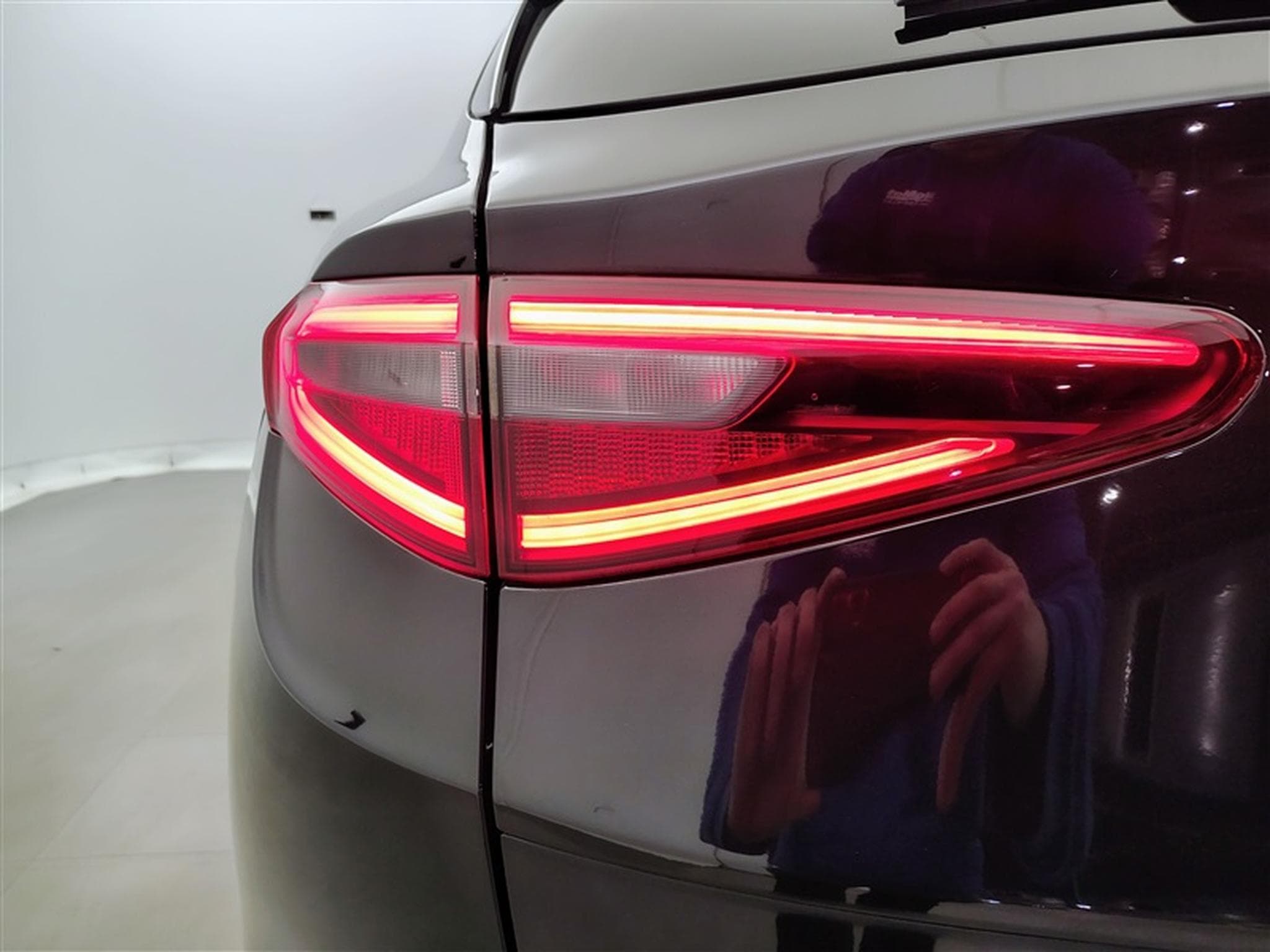 Alfa-Romeo Stelvio 2.2 MJD Sprint NAVI/FULL LED/JA/PDC (2020) - Photo 16
