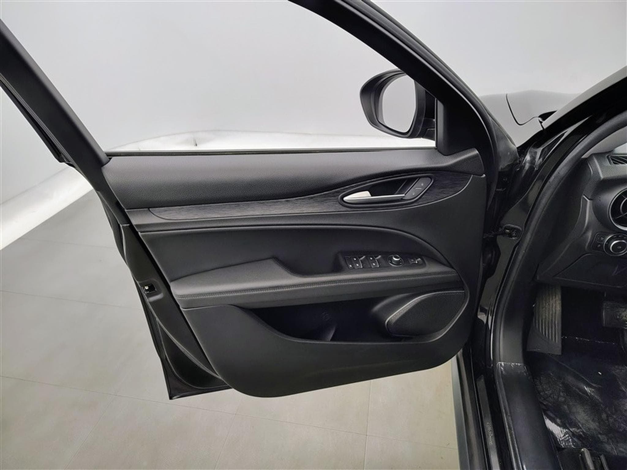 Alfa-Romeo Stelvio 2.2 MJD Sprint NAVI/FULL LED/JA/PDC (2020) - Photo 17