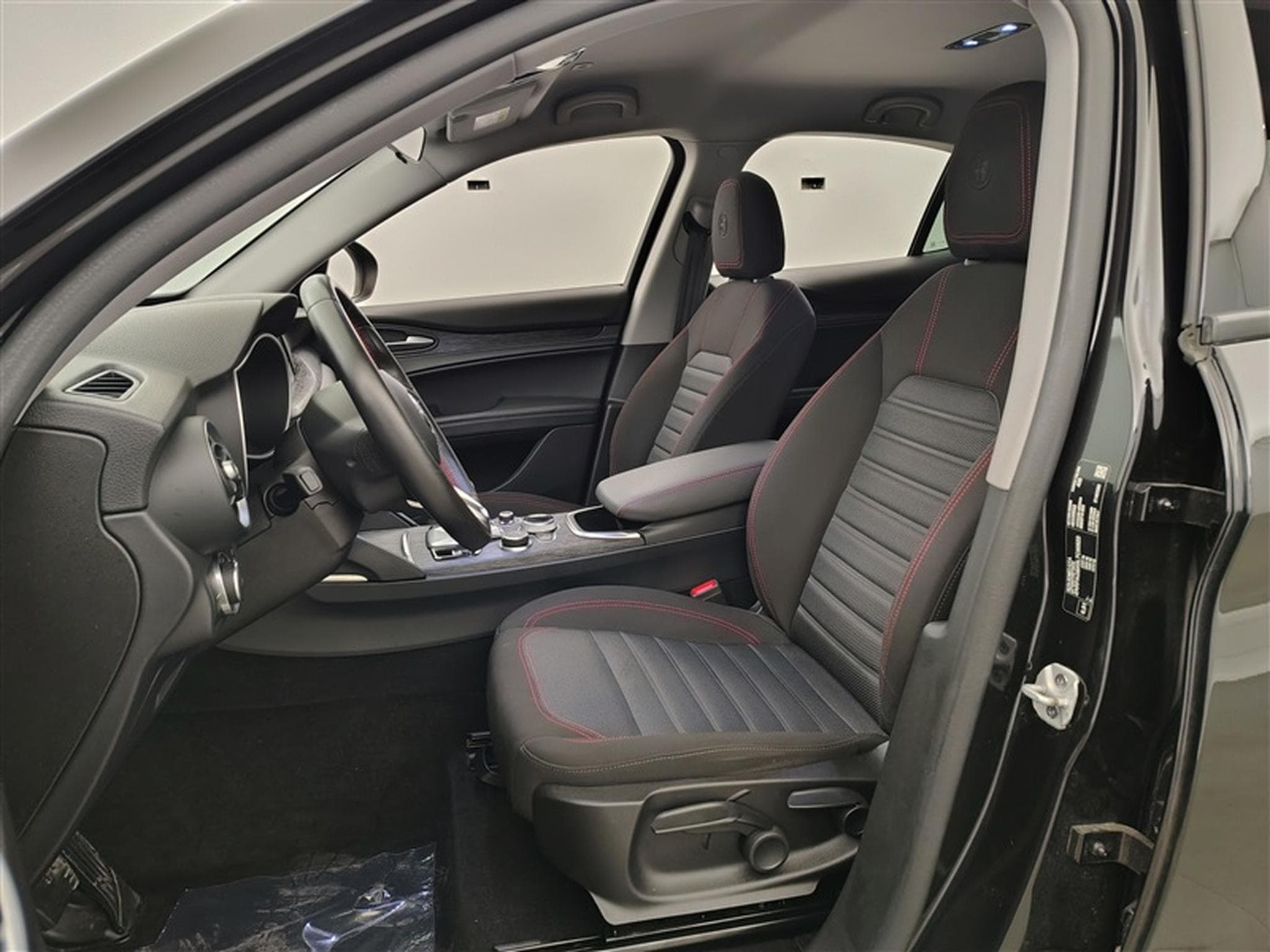 Alfa-Romeo Stelvio 2.2 MJD Sprint NAVI/FULL LED/JA/PDC (2020) - Photo 7