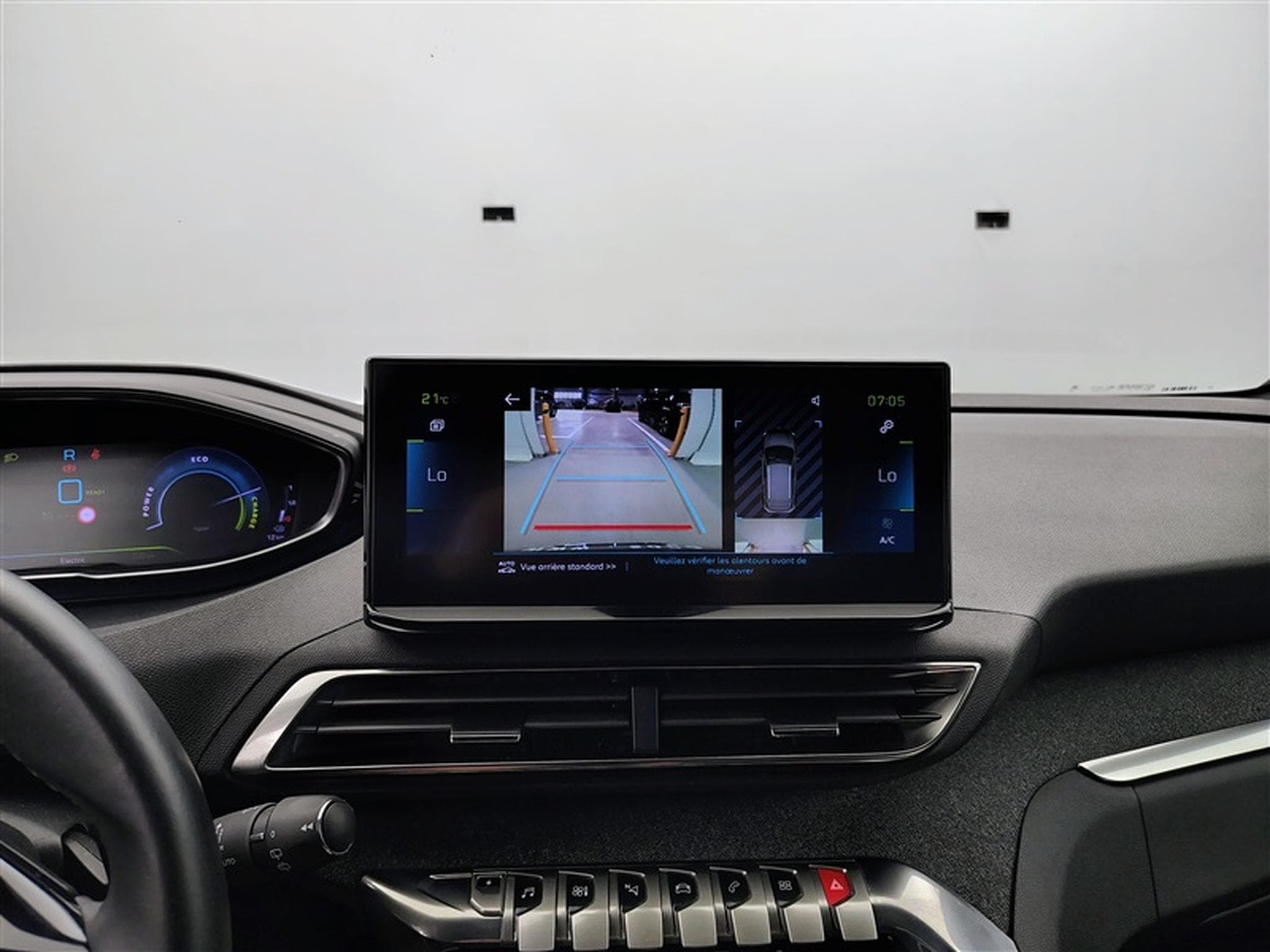 Peugeot 3008 1.6 Hybrid 225cv Allure NAVI / FULL LED / CAMERA / KEYLESS (2023) - Foto 18