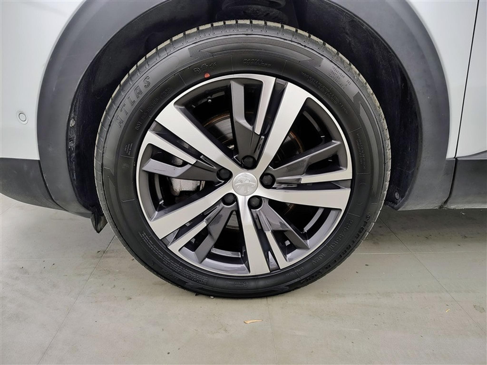Peugeot 3008 1.6 Hybrid 225cv Allure NAVI / FULL LED / CAMERA / KEYLESS (2023) - Foto 6