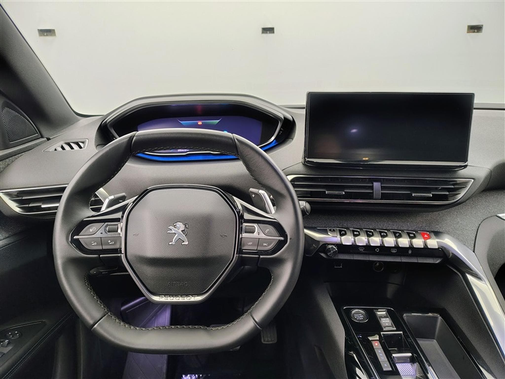 Peugeot 3008 1.6 Hybrid 225cv Allure NAVI / FULL LED / CAMERA / KEYLESS (2023) - Foto 9