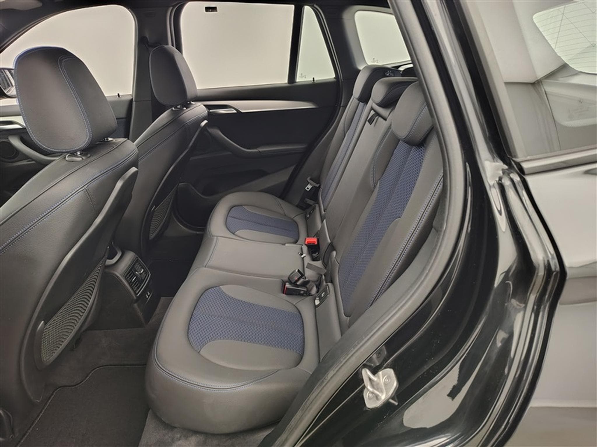 BMW X1 1.5iA sDrive18 Pack M S-CUIR / NAVI / FULL LED (2020) - Foto 13