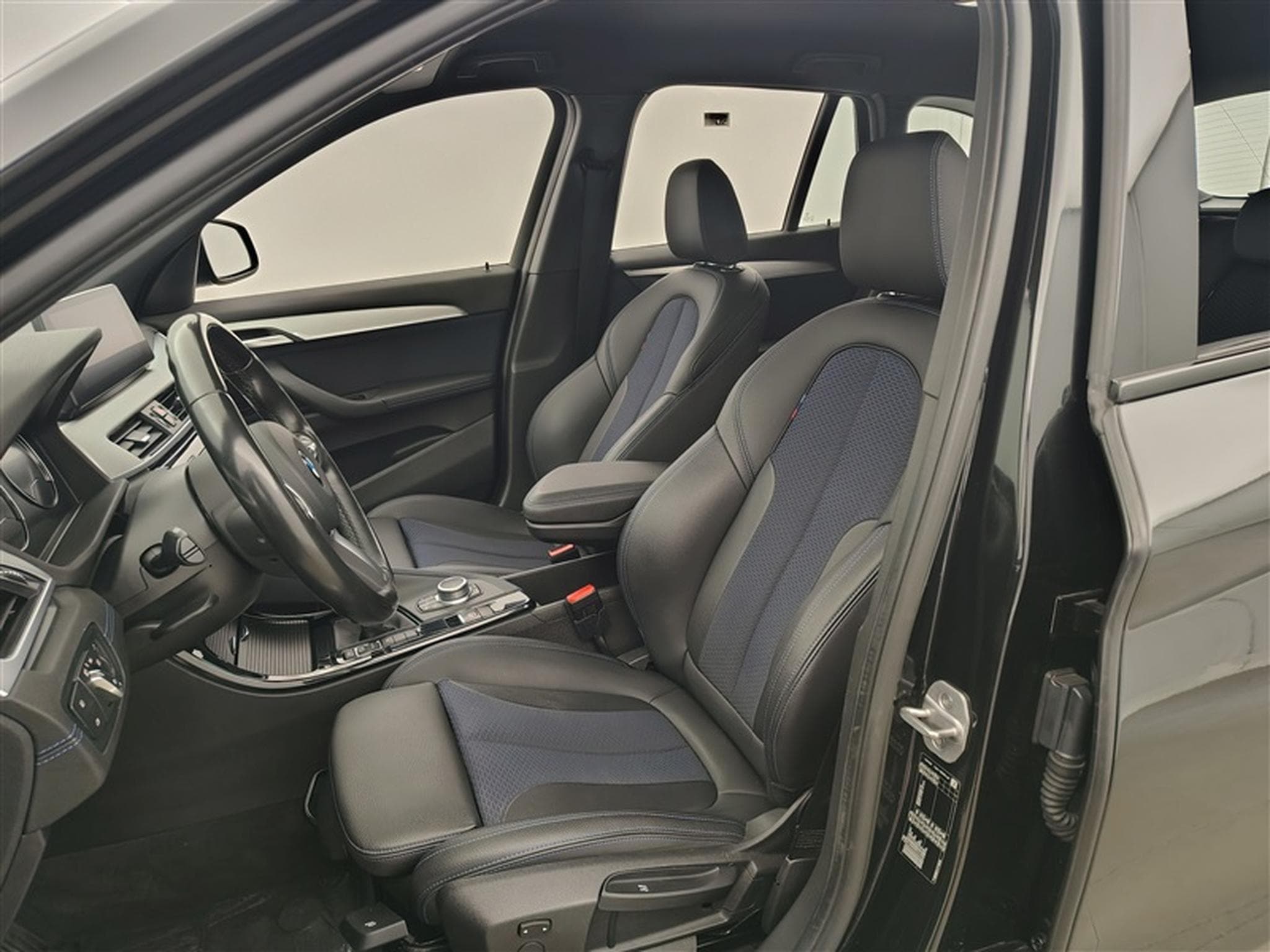 BMW X1 1.5iA sDrive18 Pack M S-CUIR / NAVI / FULL LED (2020) - Foto 7